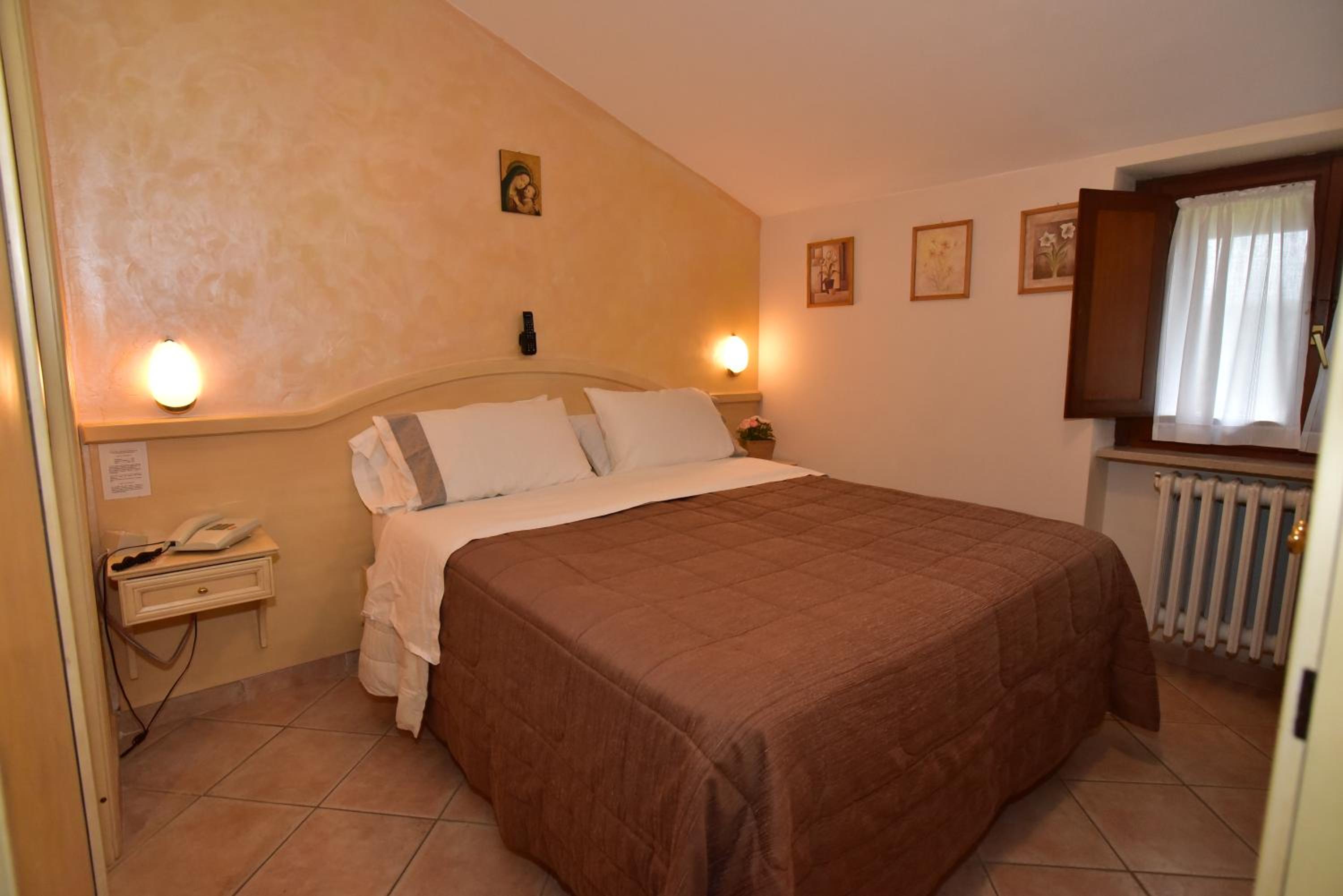 Economy Double Room photo 3