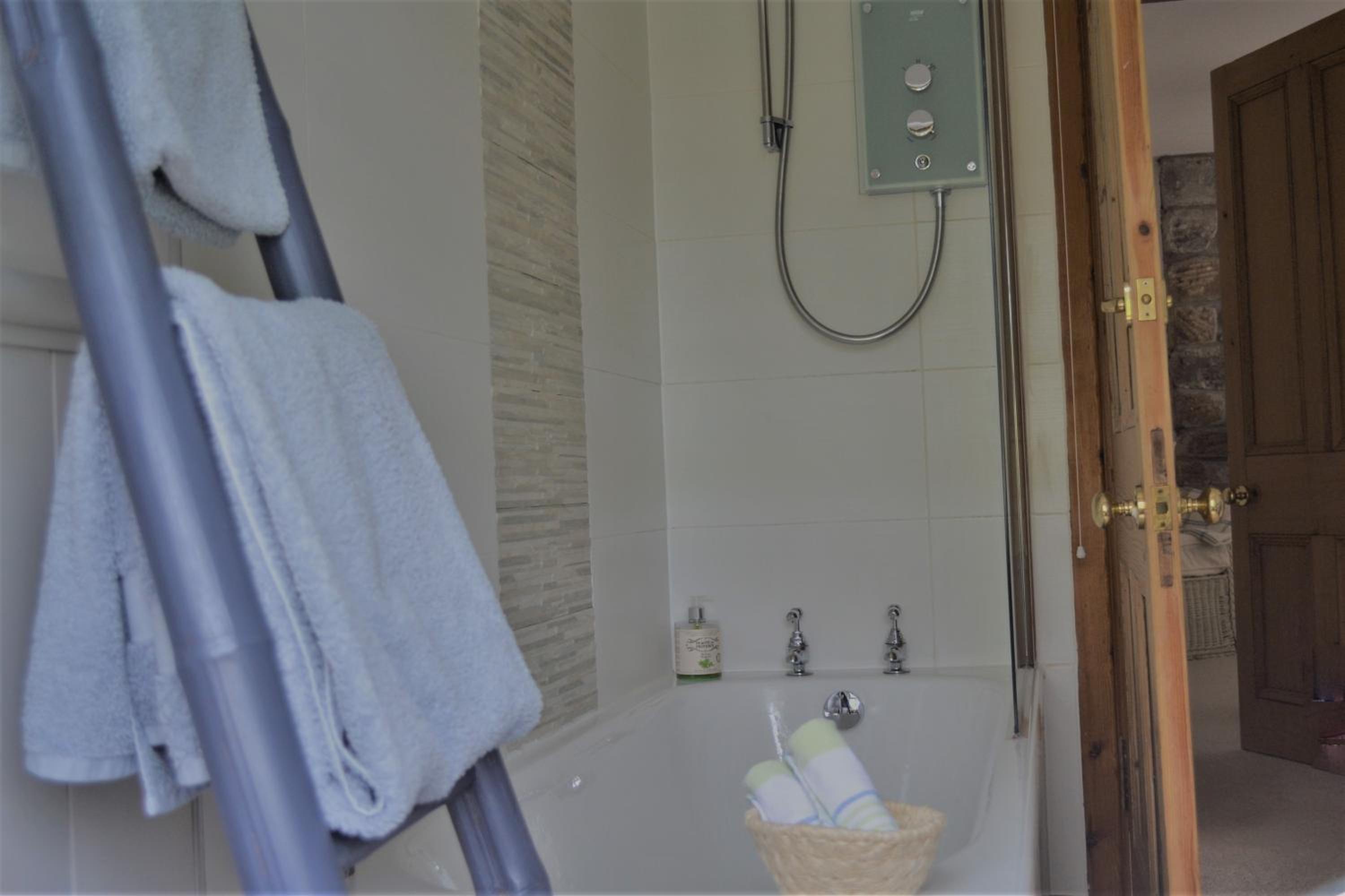 Deluxe King Suite photo 2