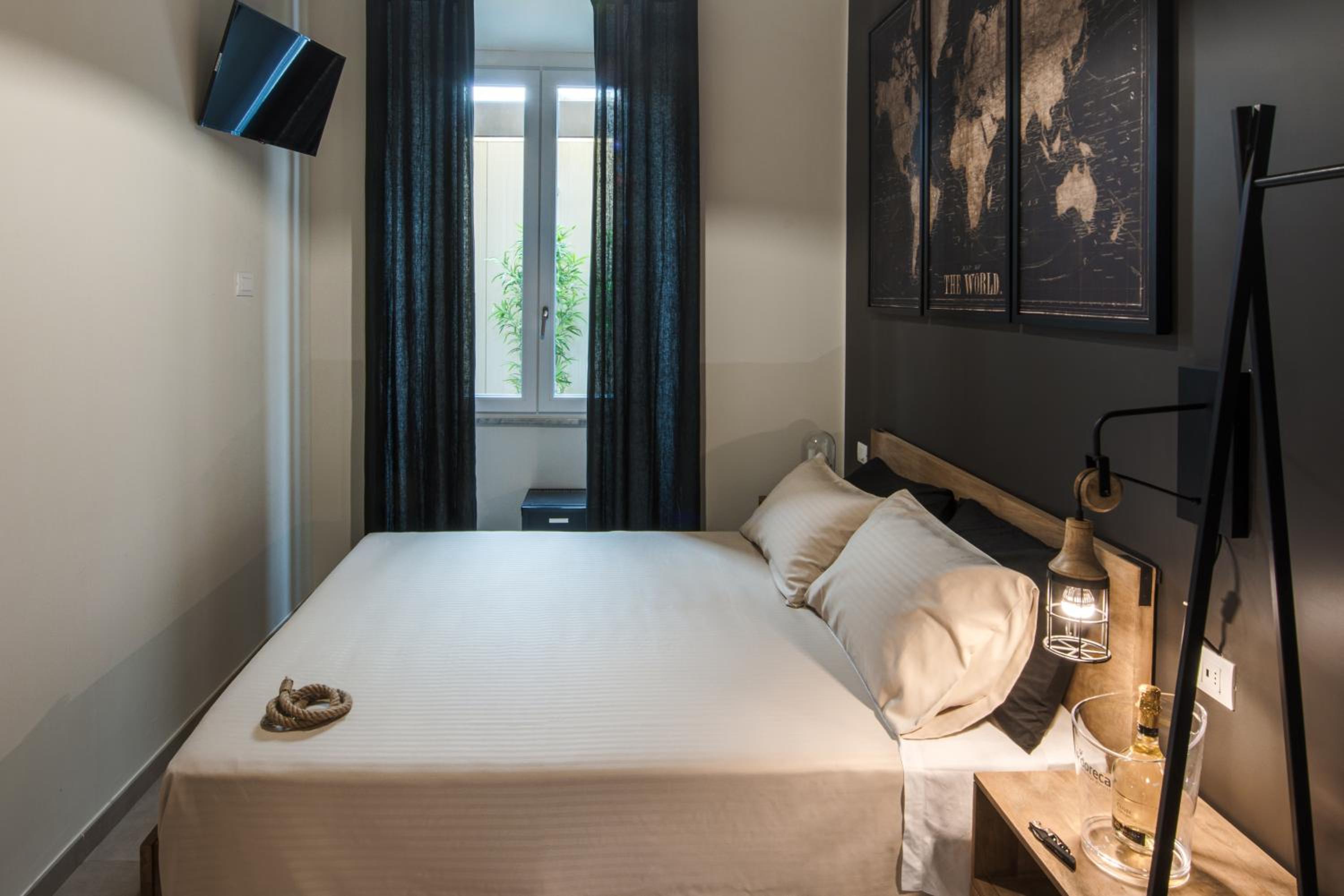 Deluxe Double Room - Photo 1