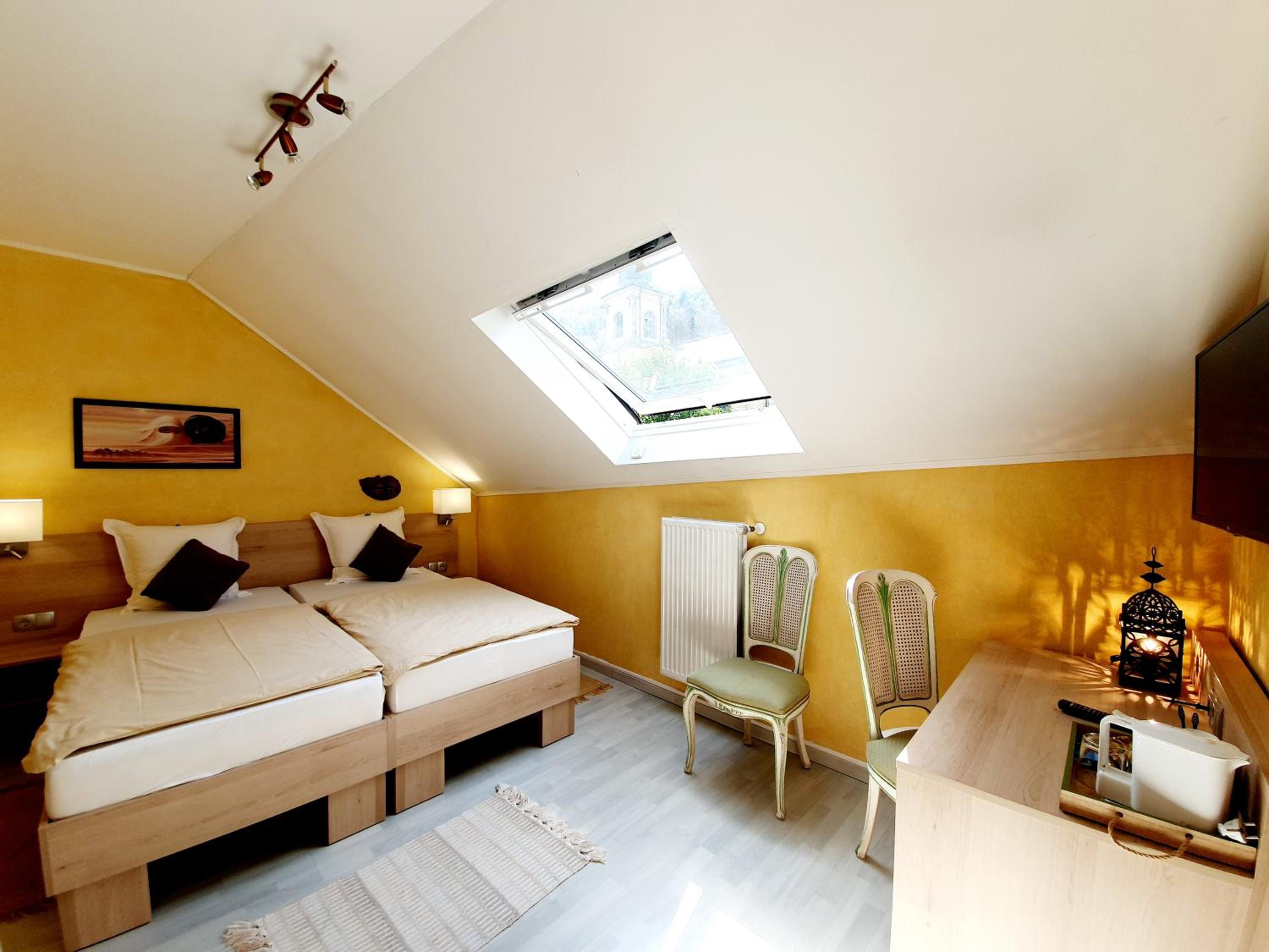 Double or Twin Room - Photo 8