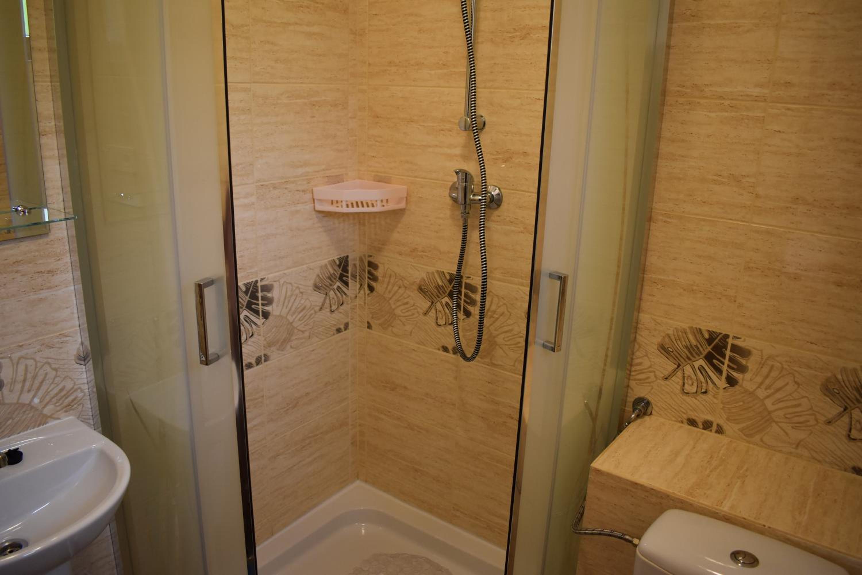 Double or Twin Room with Bathroom - Photo 5