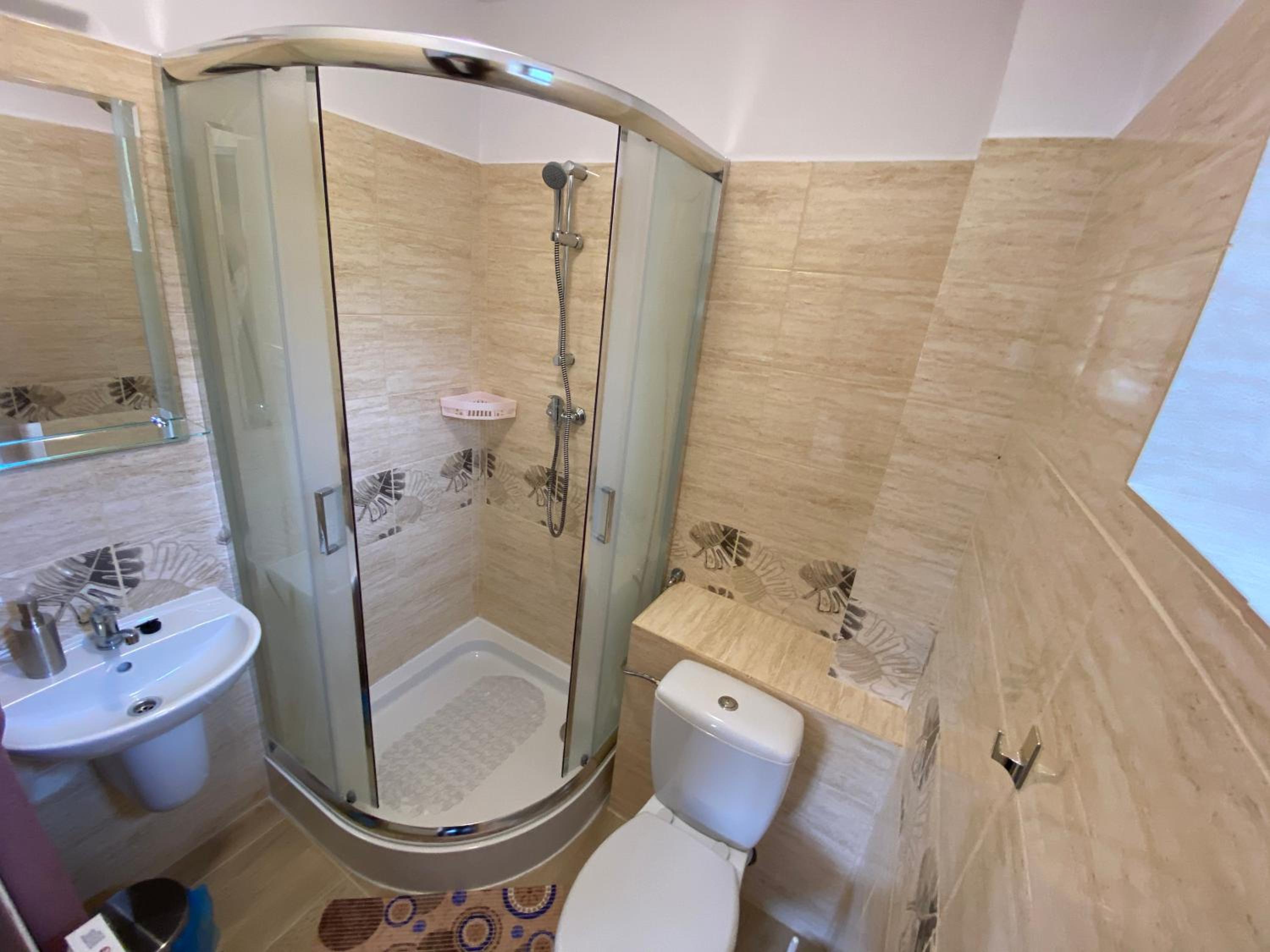Double or Twin Room with Bathroom - Photo 4
