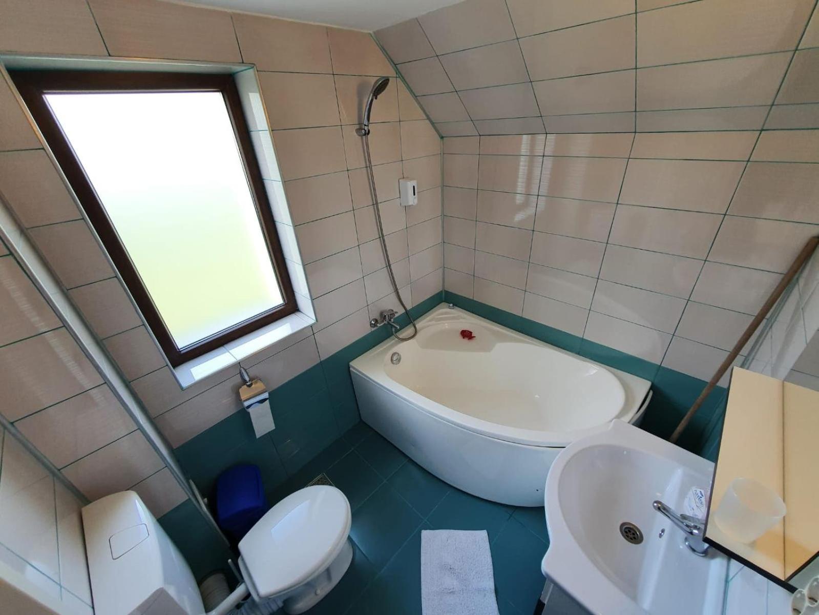 One-Bedroom Apartment - Photo 13