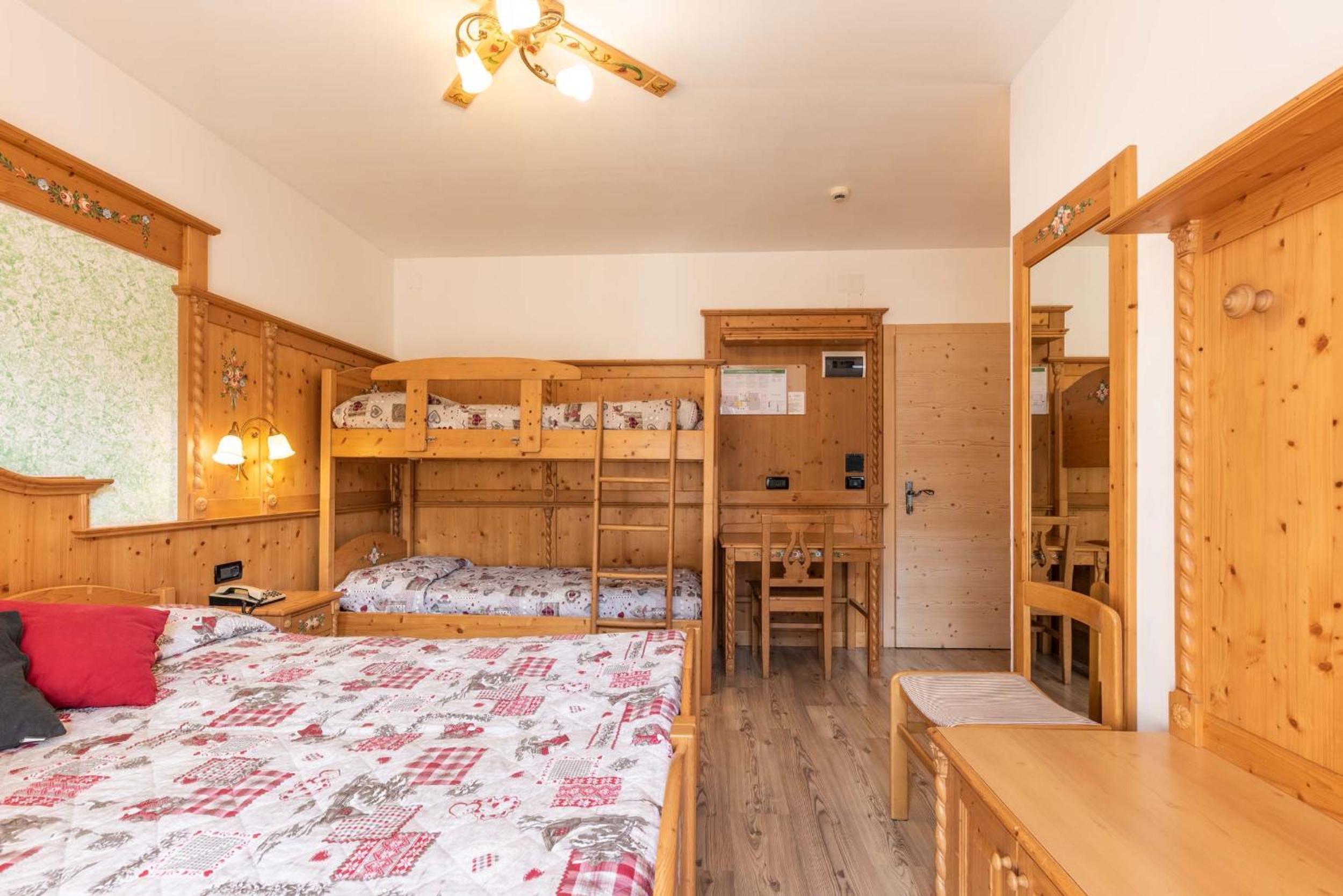 Deluxe Quadruple Room photo 2