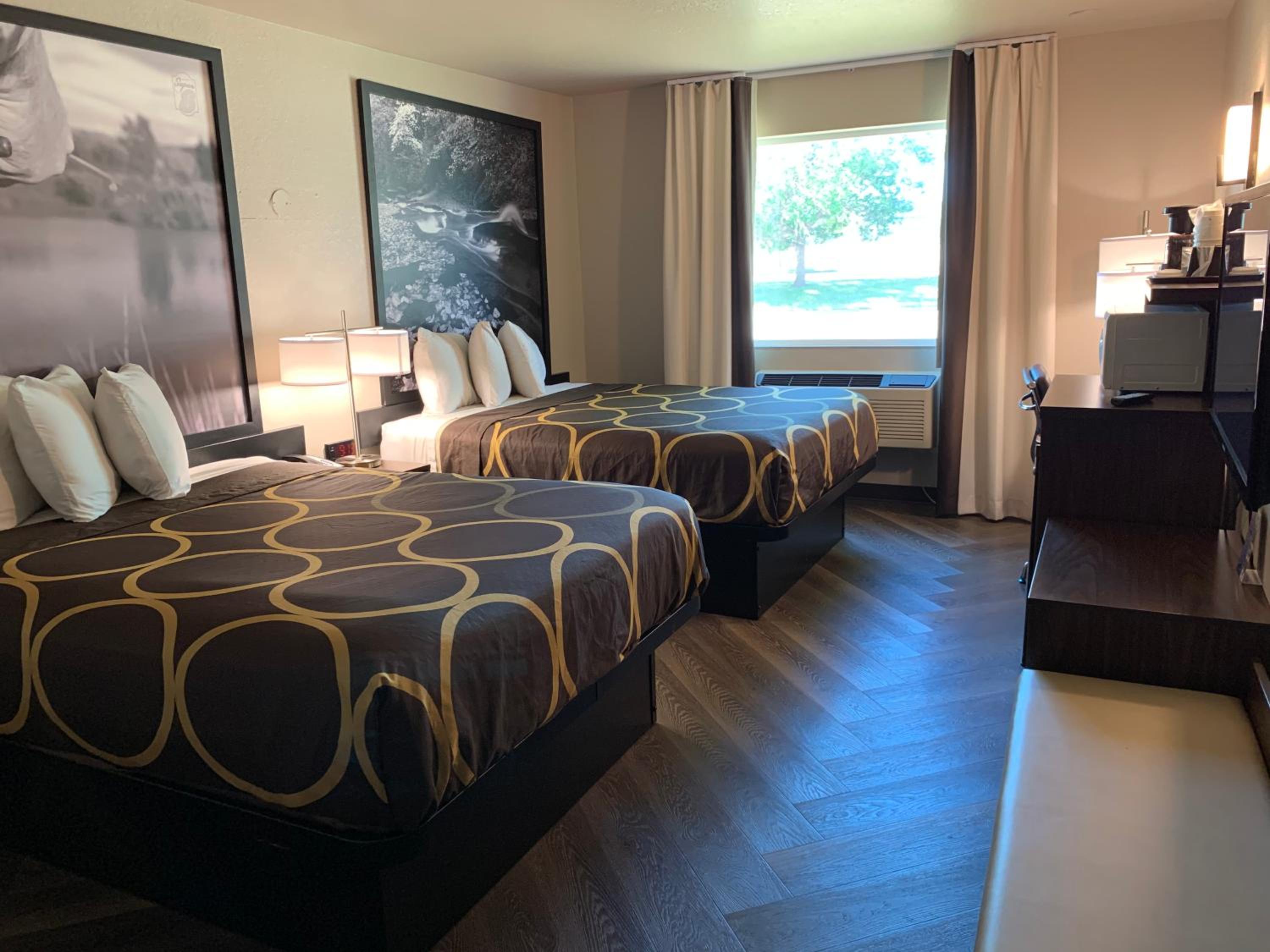 Queen Room with Two Queen Beds - Non-Smoking photo 1