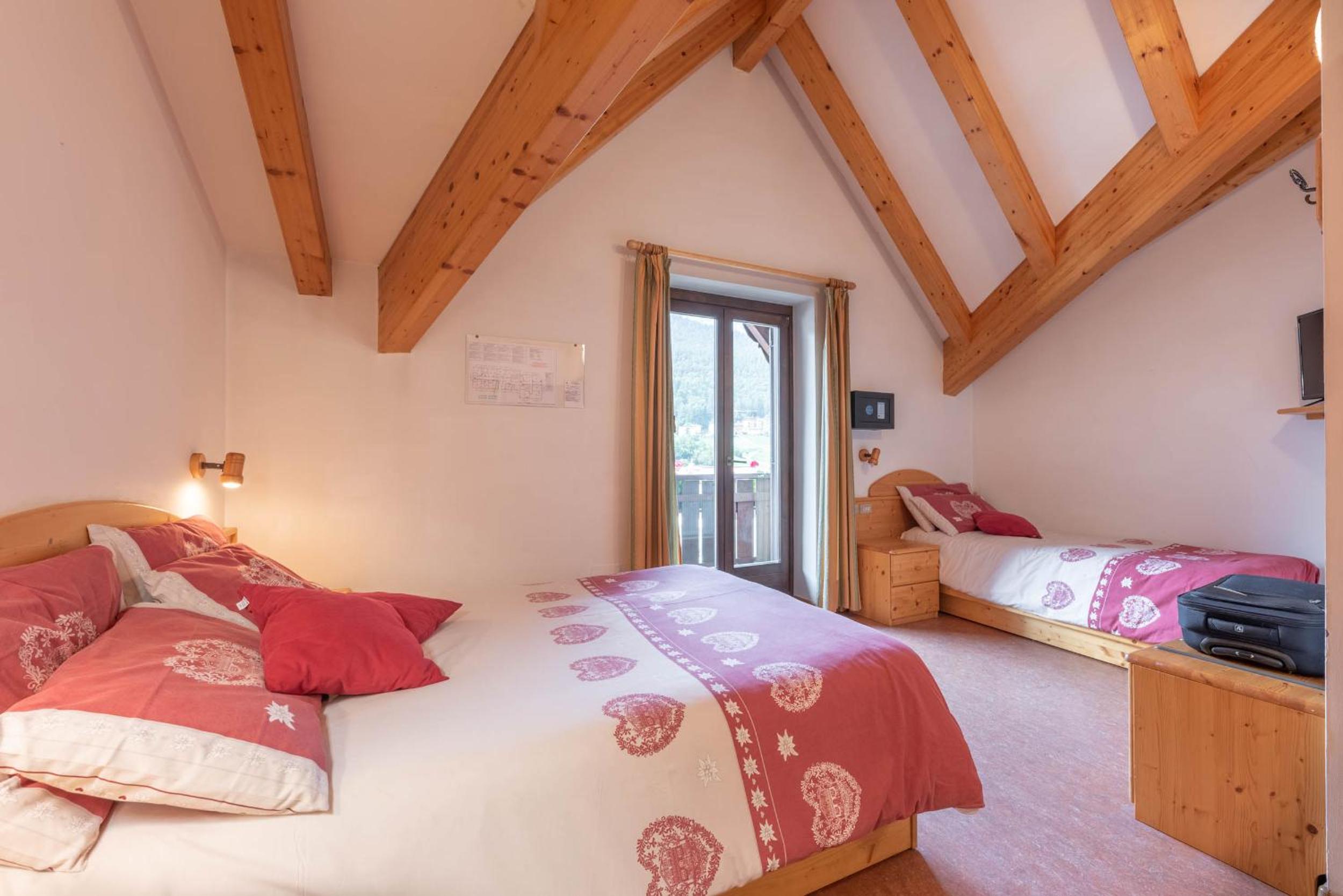 Deluxe Triple Room photo 3
