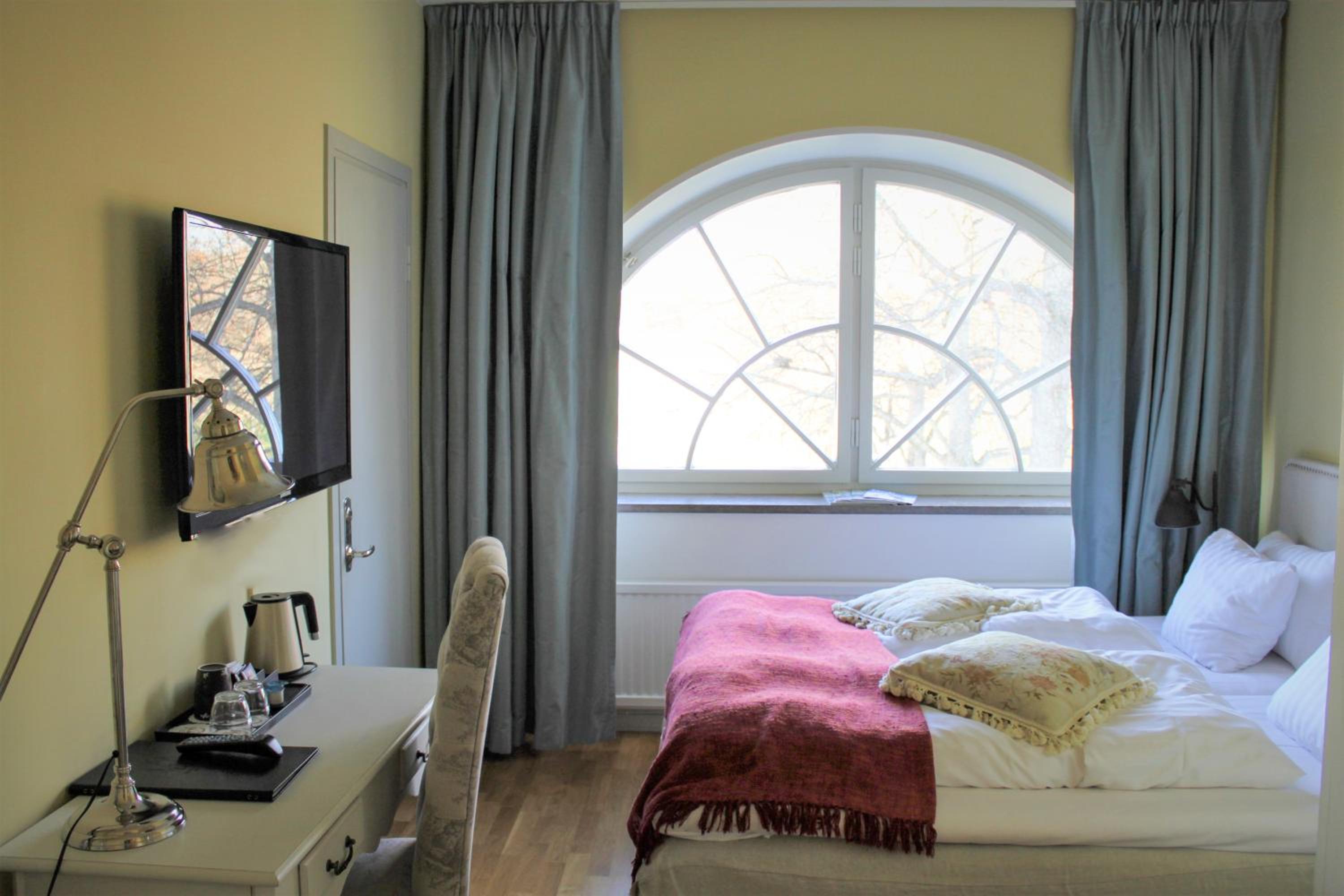Queen Room photo 1