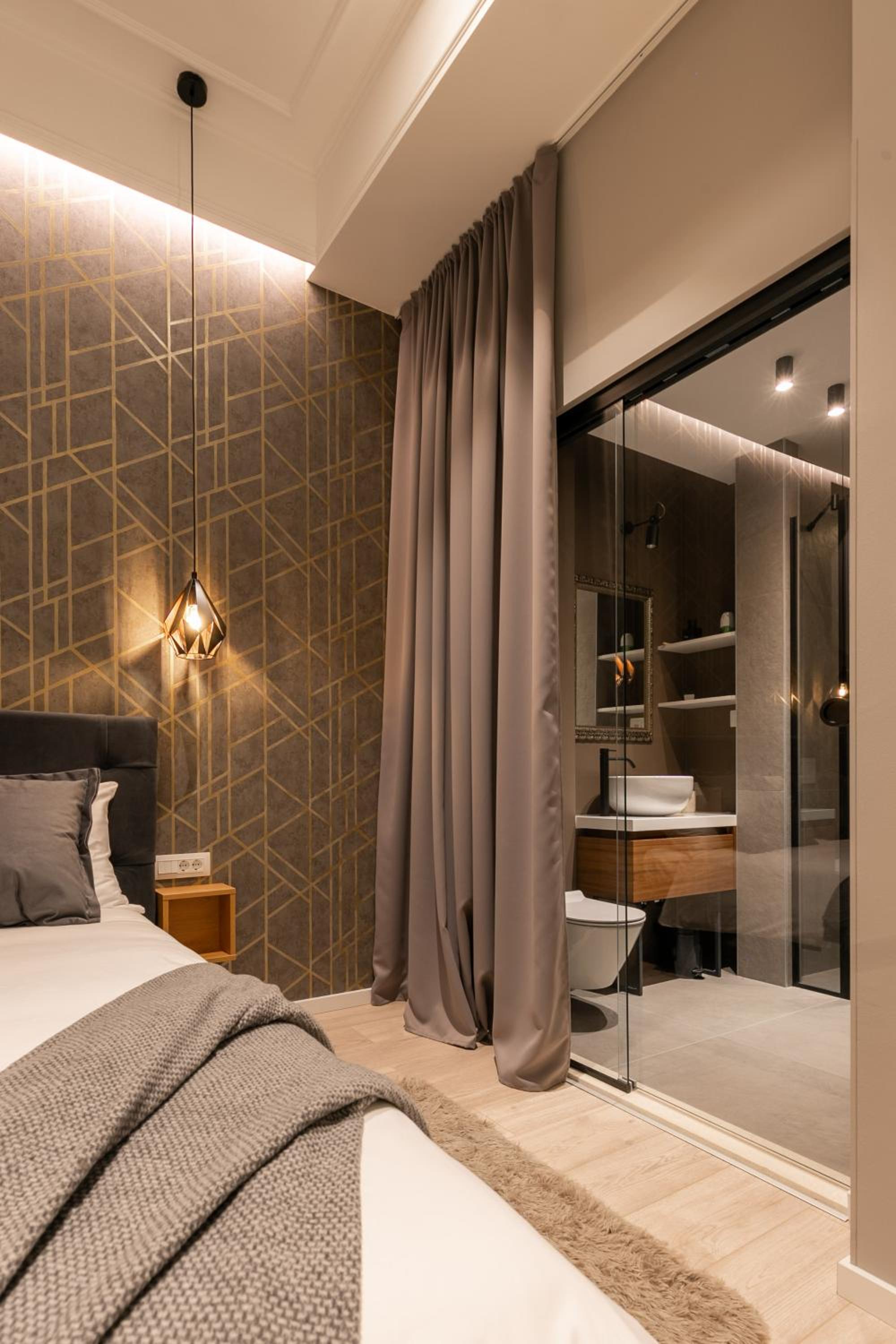 Deluxe King Room - Photo 3