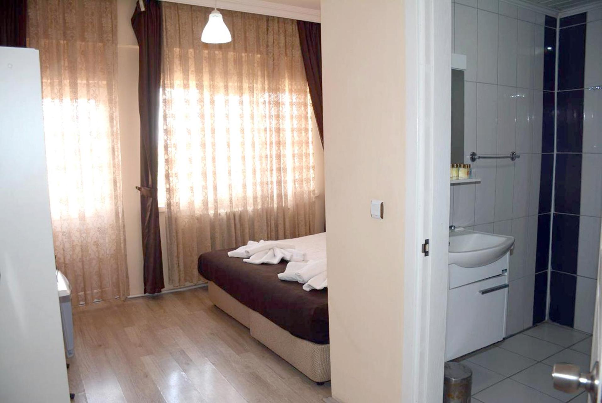 Standard Double Room - Photo 5
