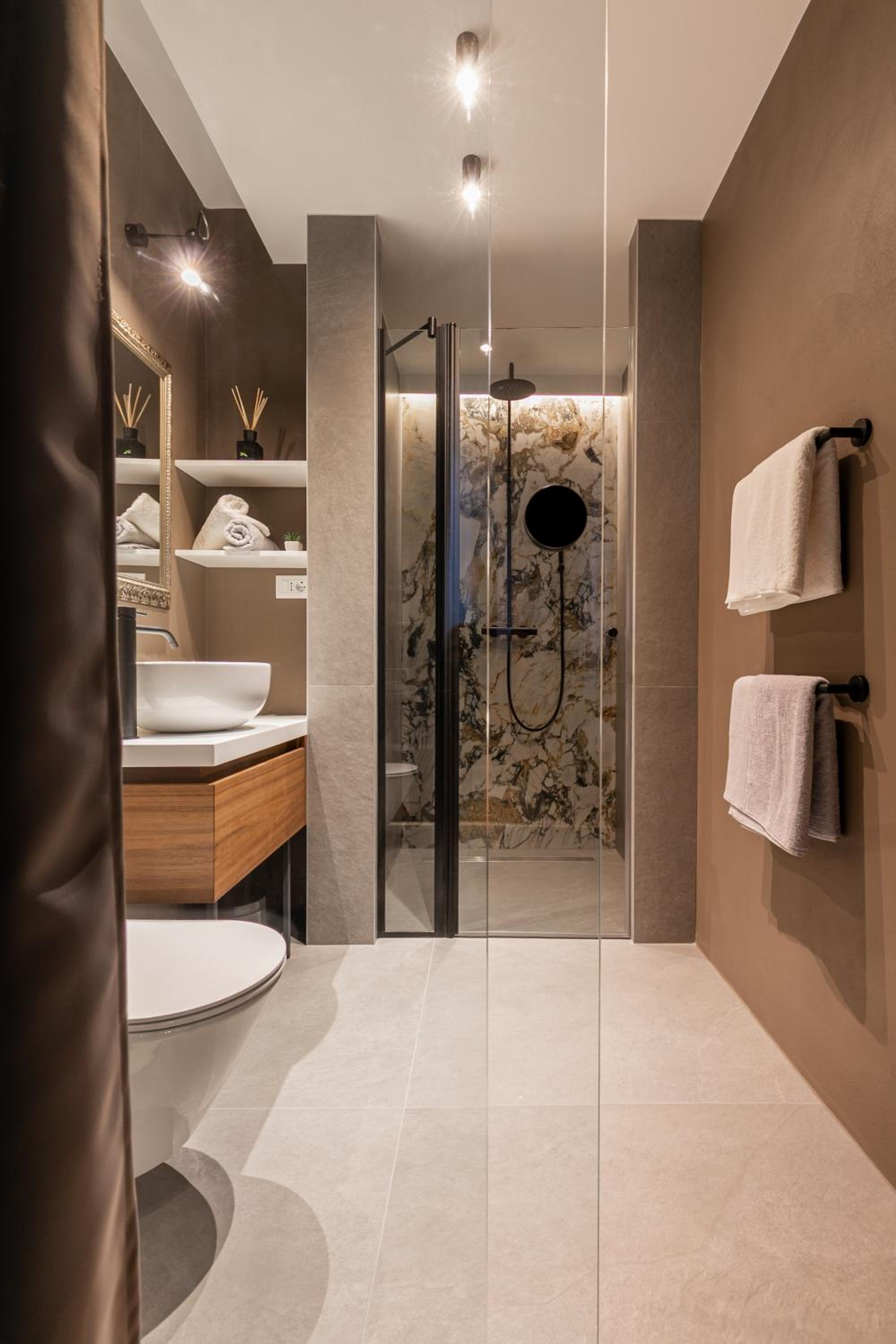 Deluxe King Room - Photo 5