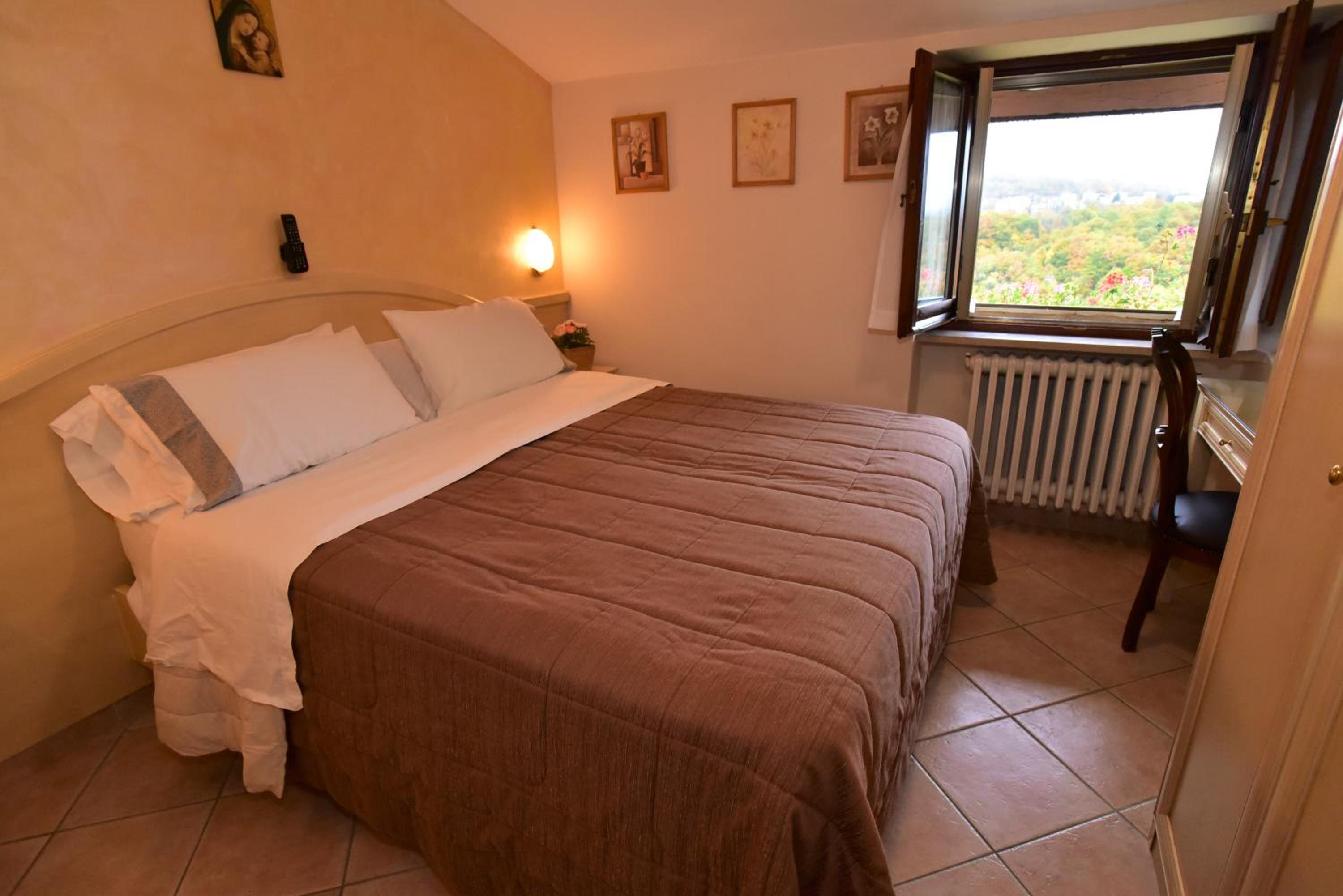 Economy Double Room photo 1