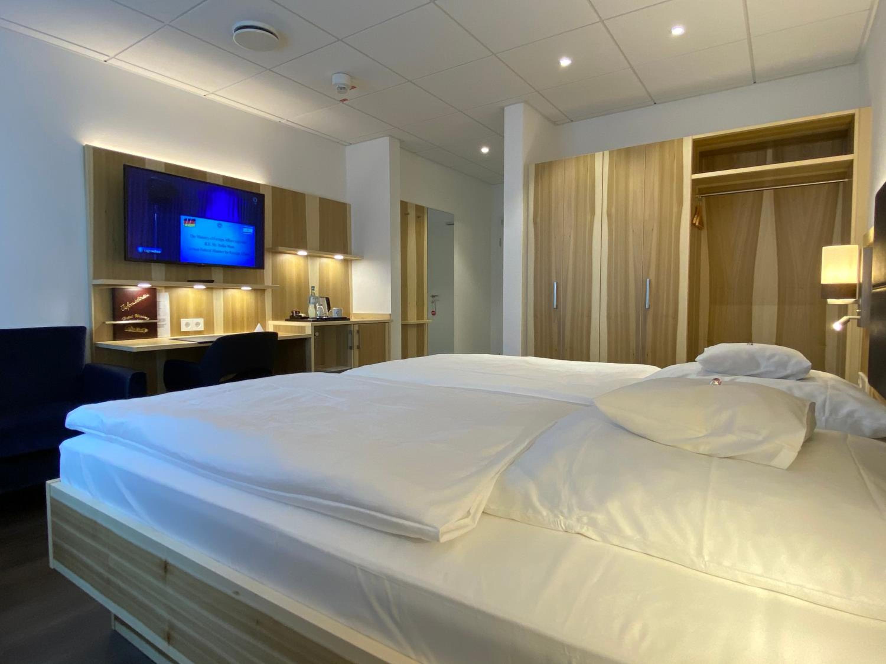 Double Room - Photo 8