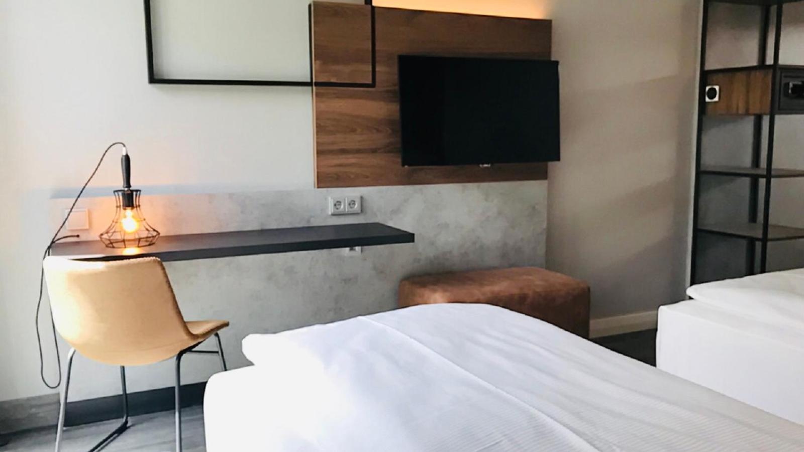 Twin Room - Photo 8