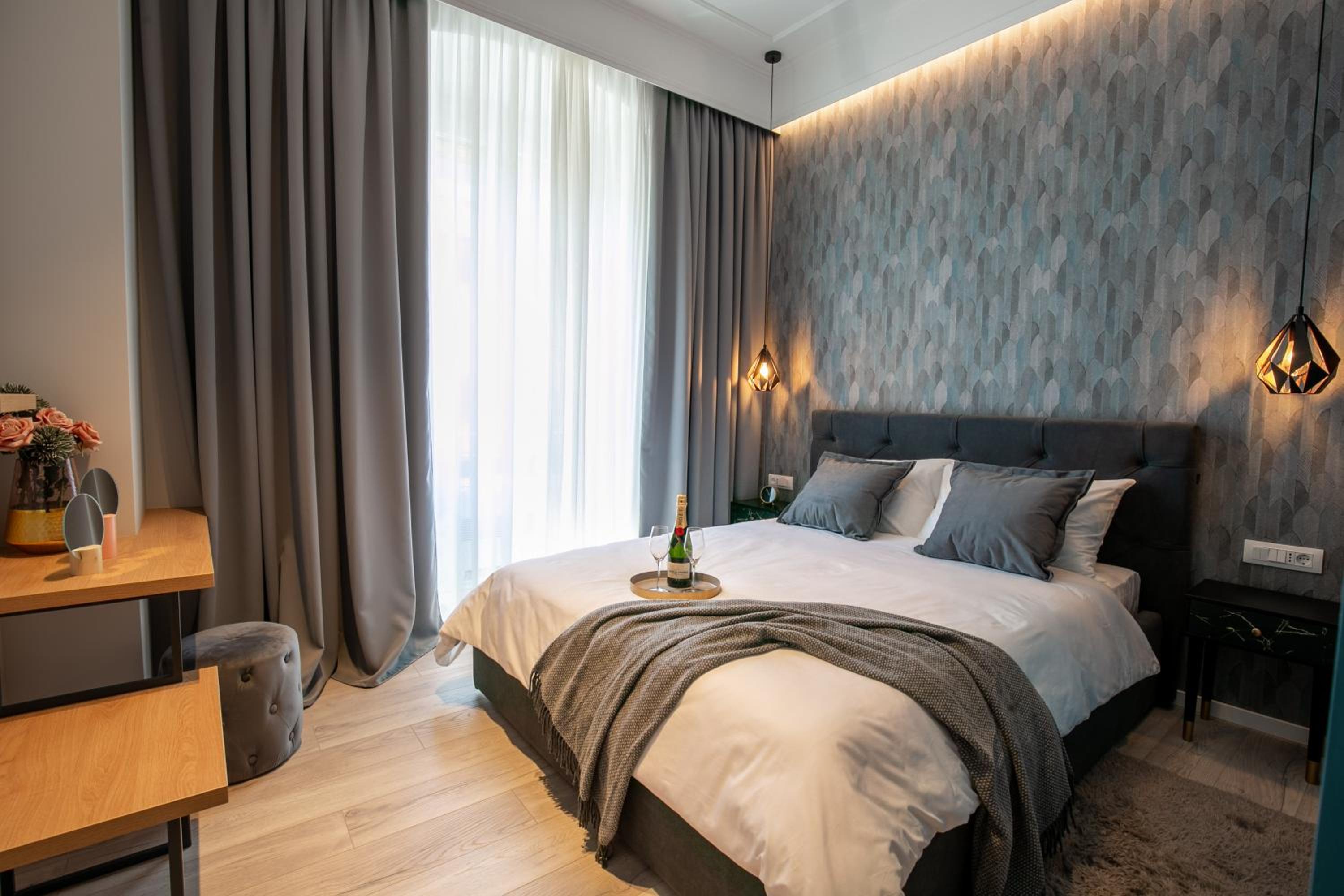 One-Bedroom Apartment - Photo 9