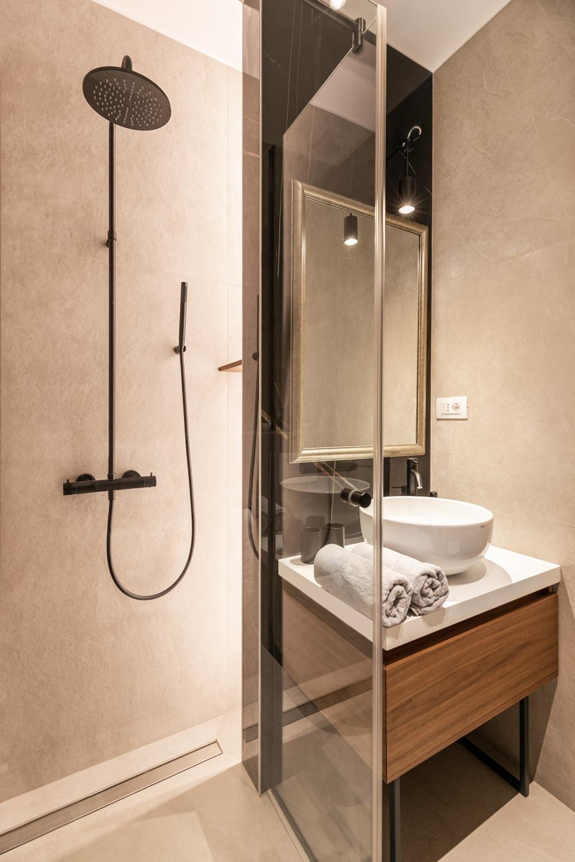 One-Bedroom Apartment - Photo 11