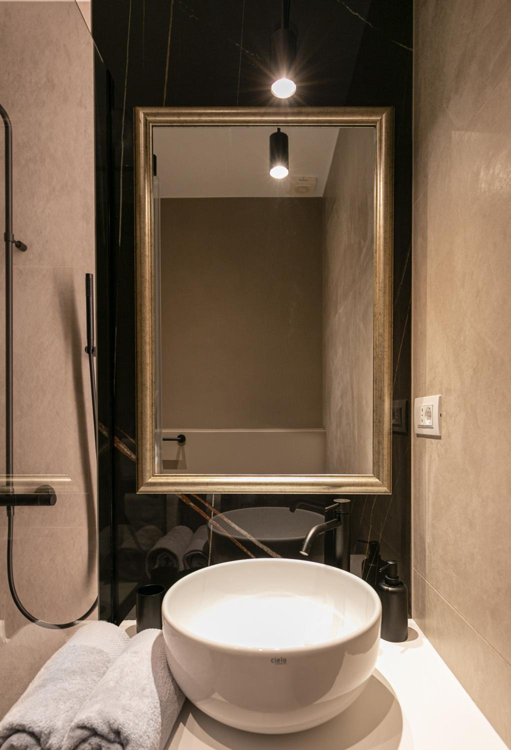 One-Bedroom Apartment - Photo 2