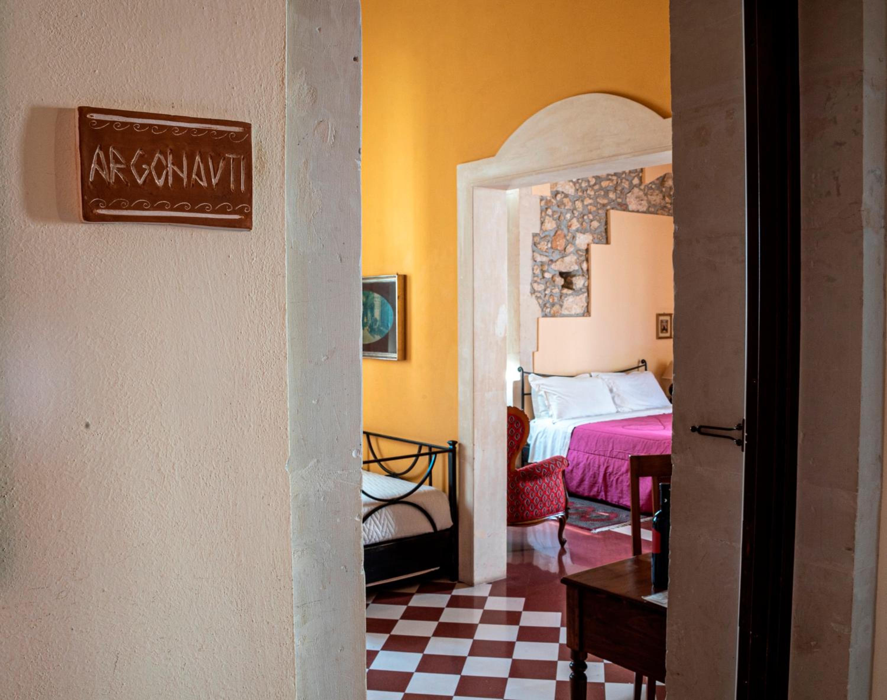 Deluxe Suite with Balcony - Photo 1