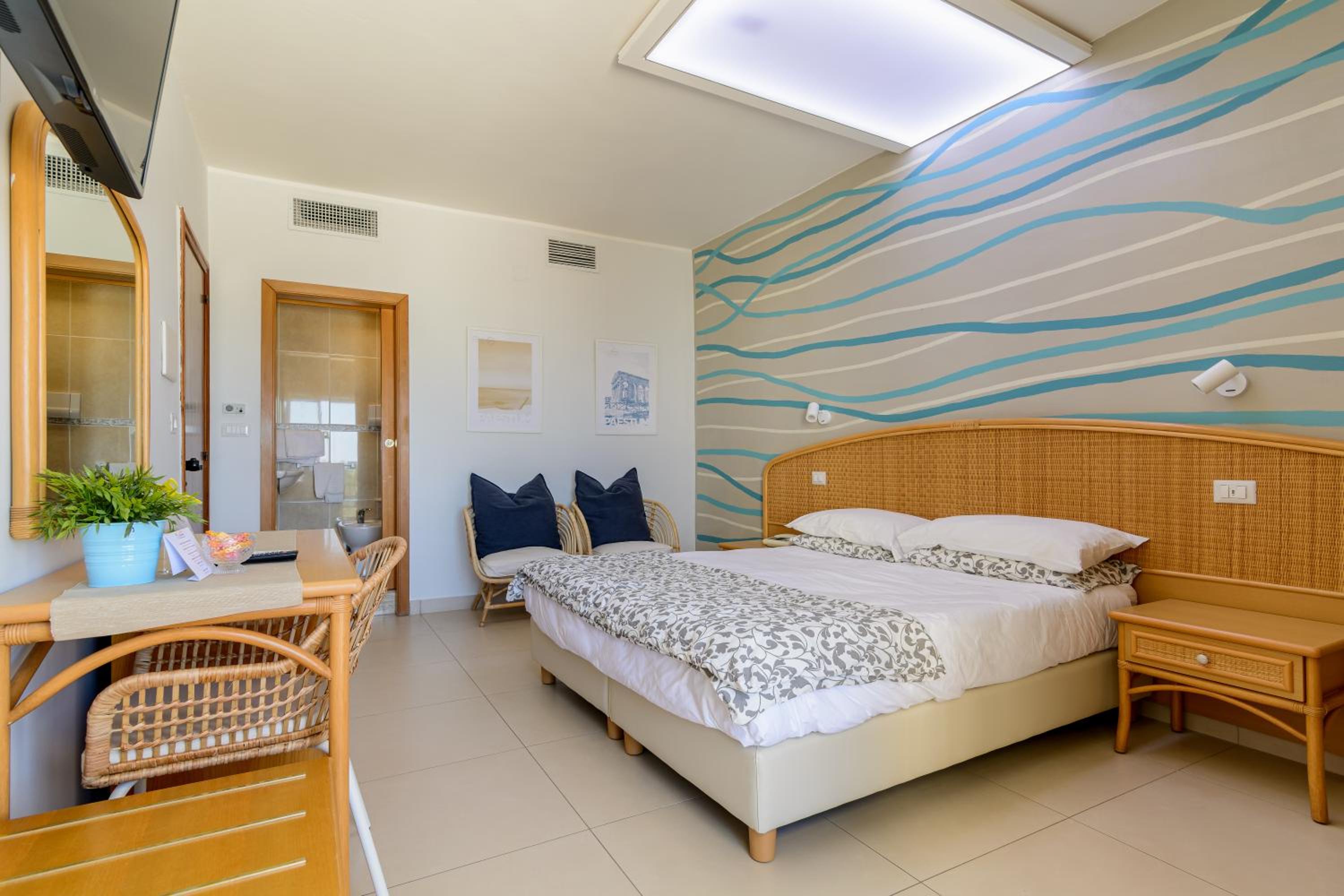 Double or Twin Room with Sea View photo 2
