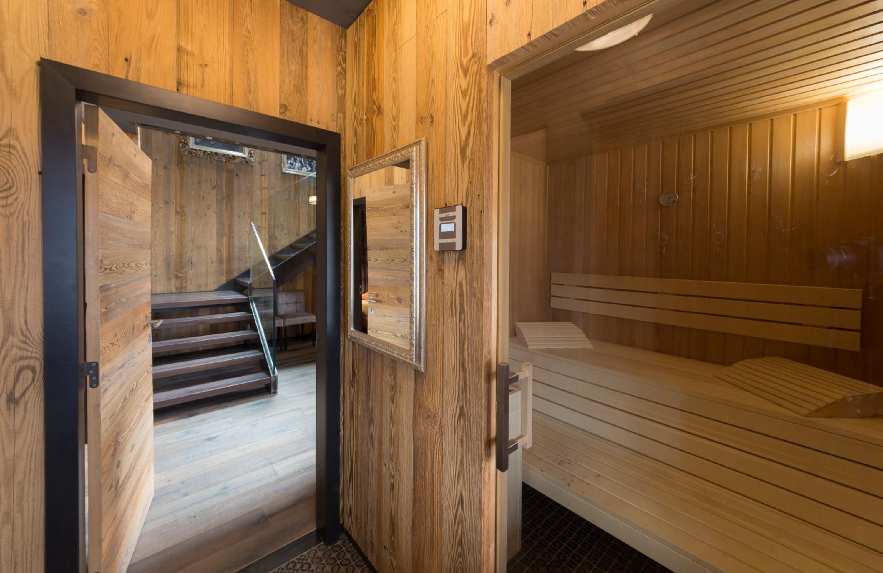 Three-Bedroom Chalet photo 2