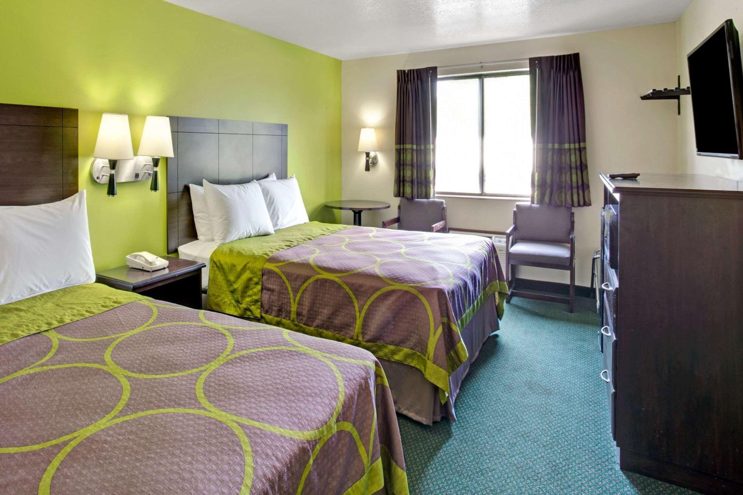 Queen Room with Two Queen Beds - Non-Smoking - Photo 1