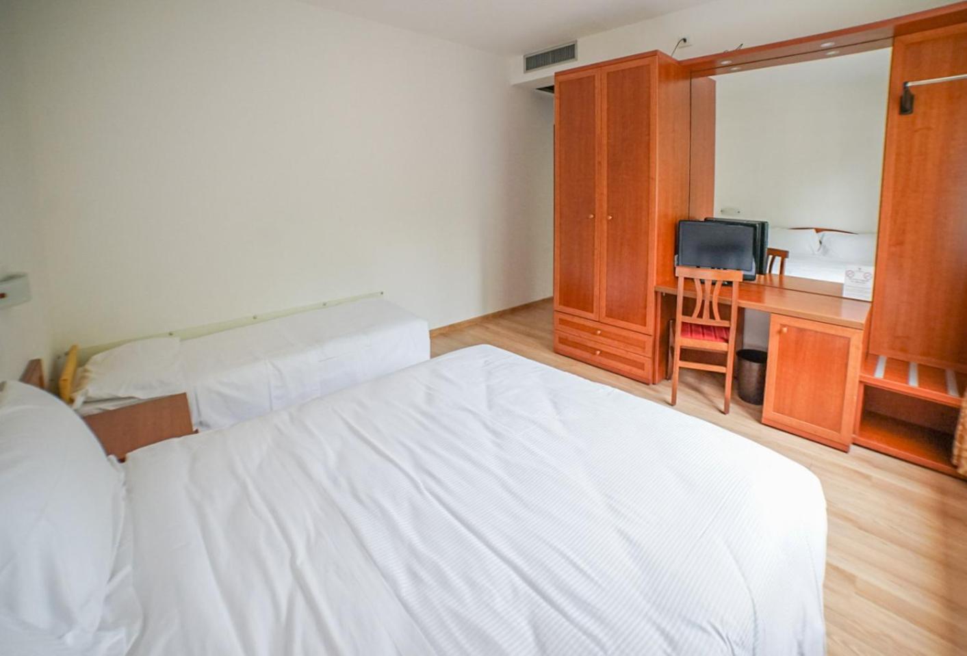 Standard Triple Room photo 2