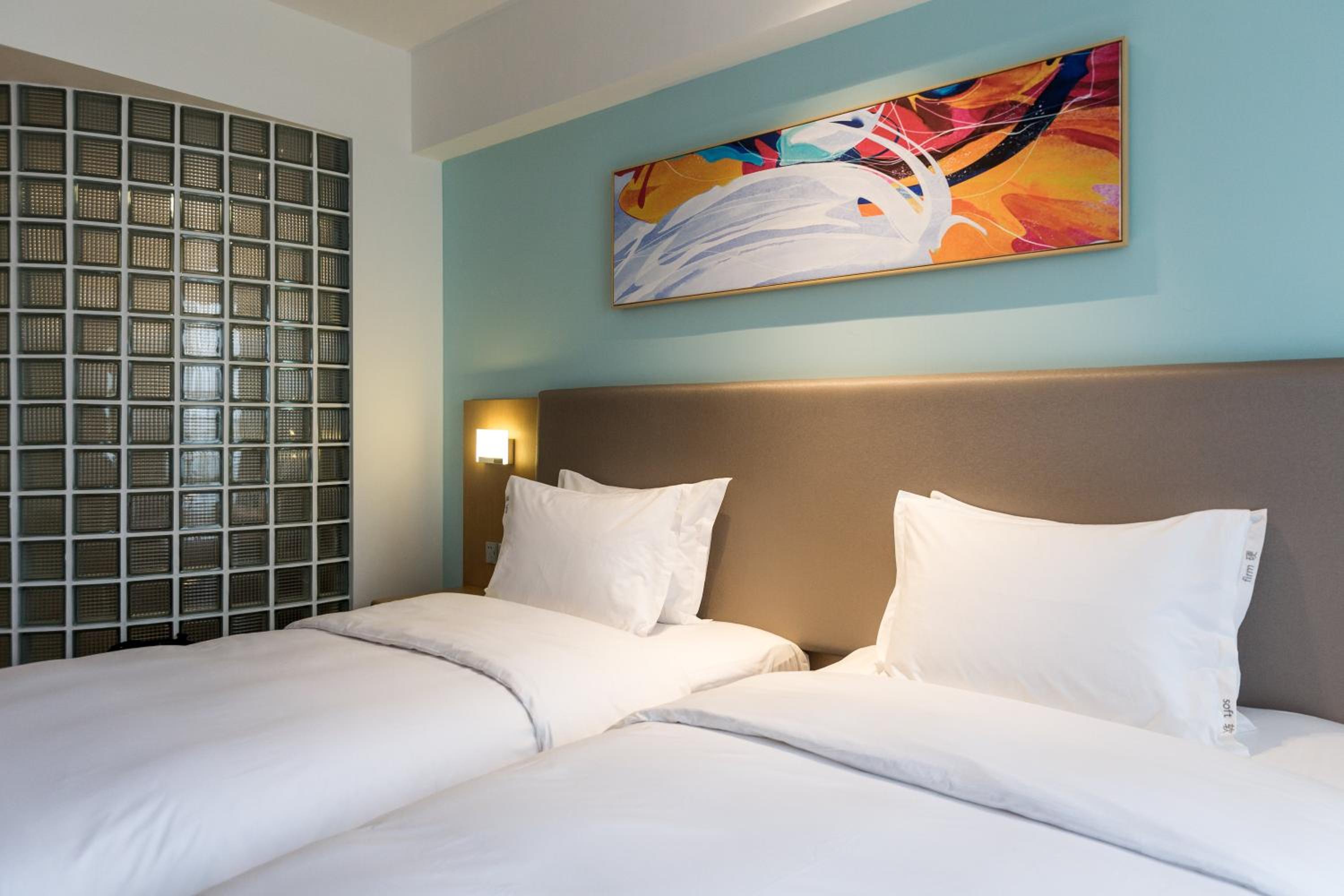 Standard Twin Room - Photo 1