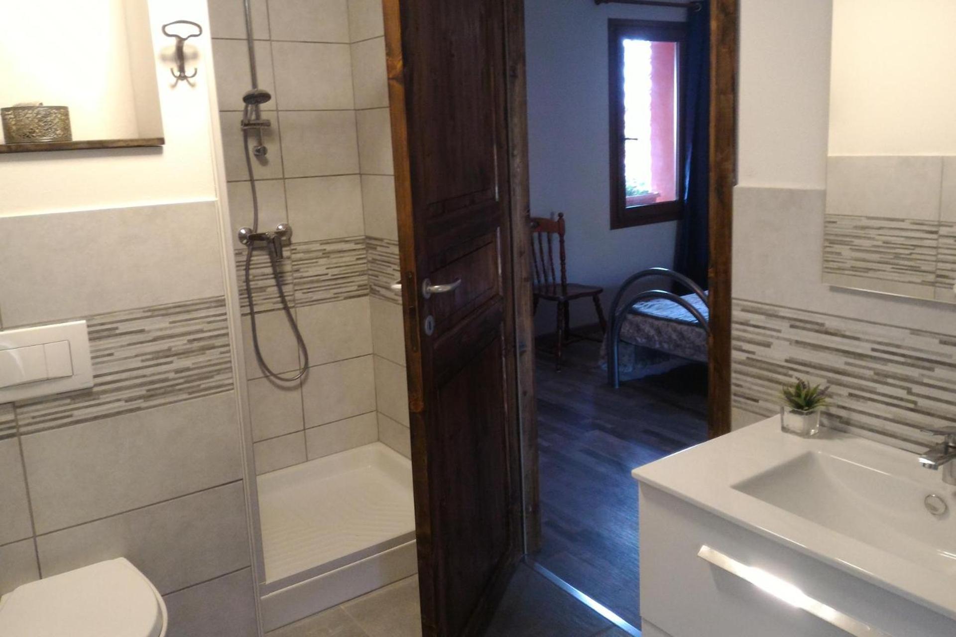 Deluxe Double or Twin Room - Photo 5