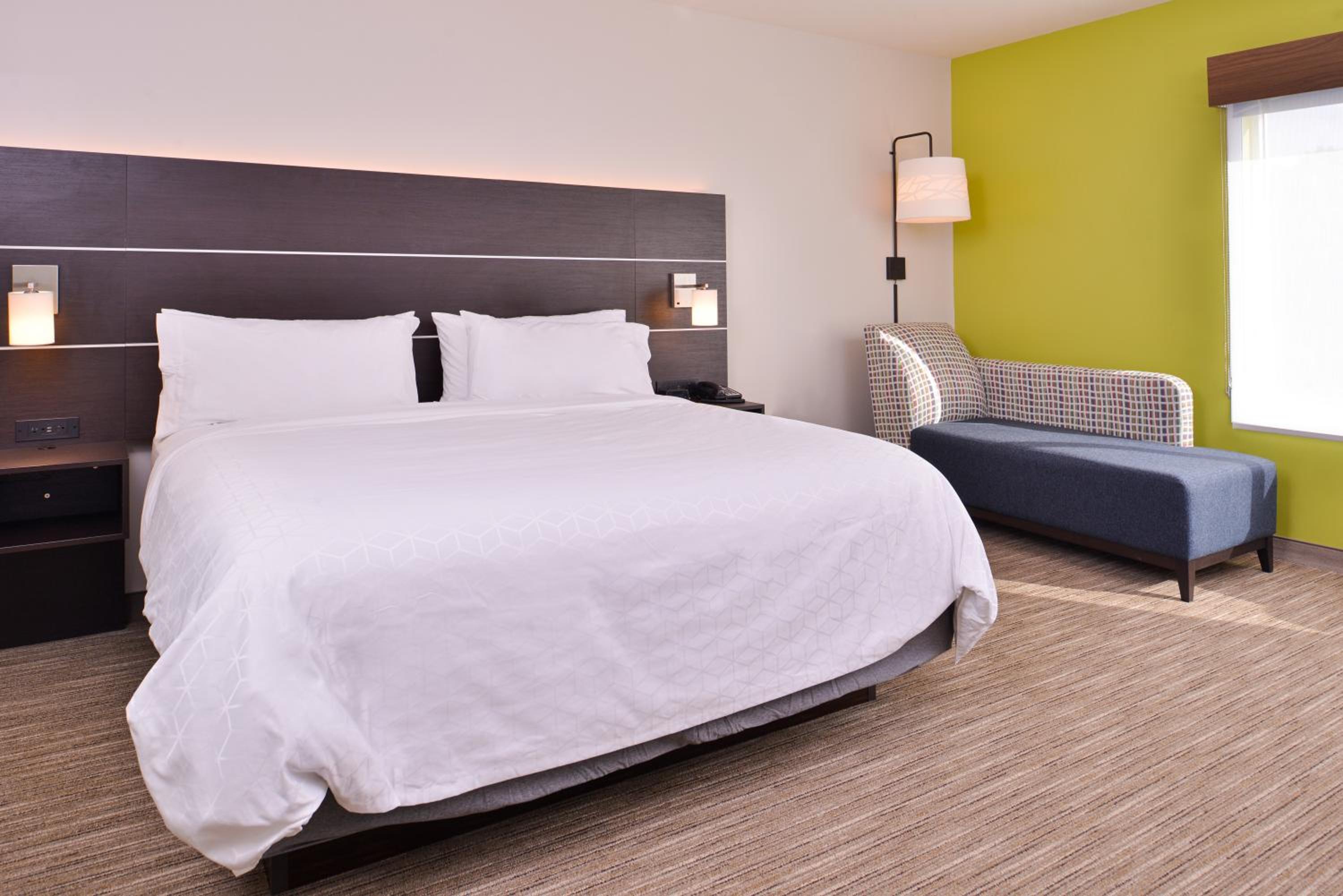 Standard King Room - Photo 3
