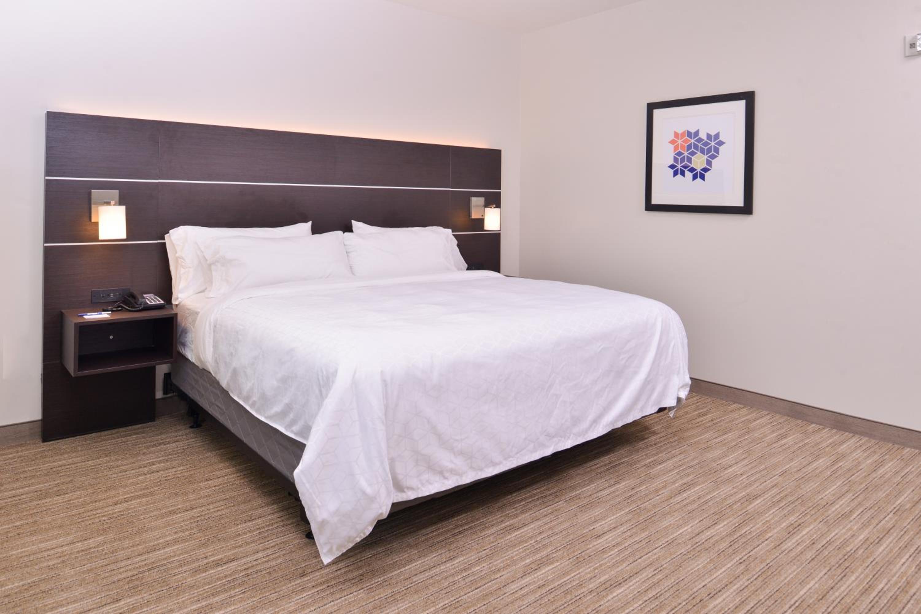 Standard King Room - Photo 5