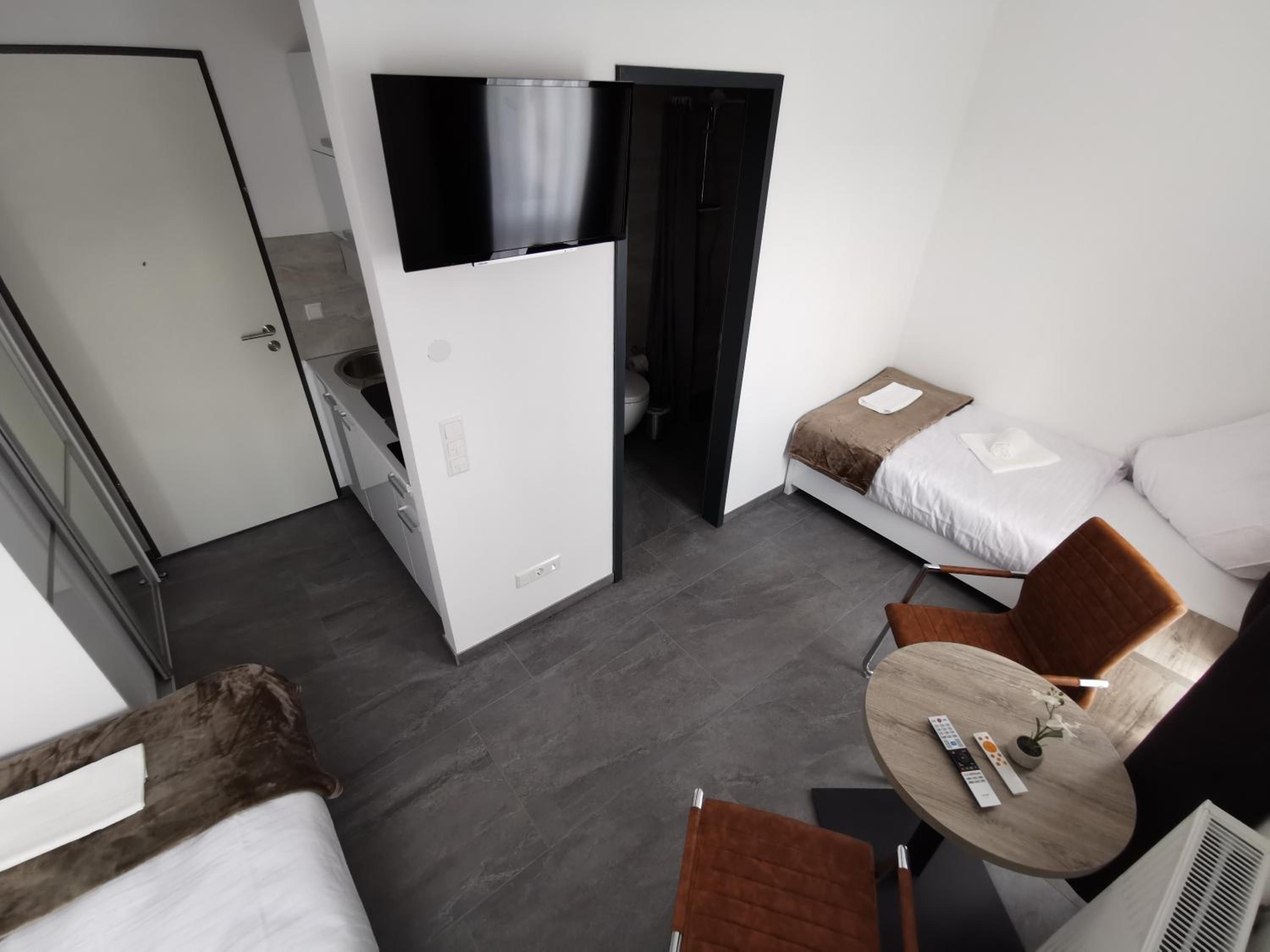 Studio Comfort Twin Bed photo 3