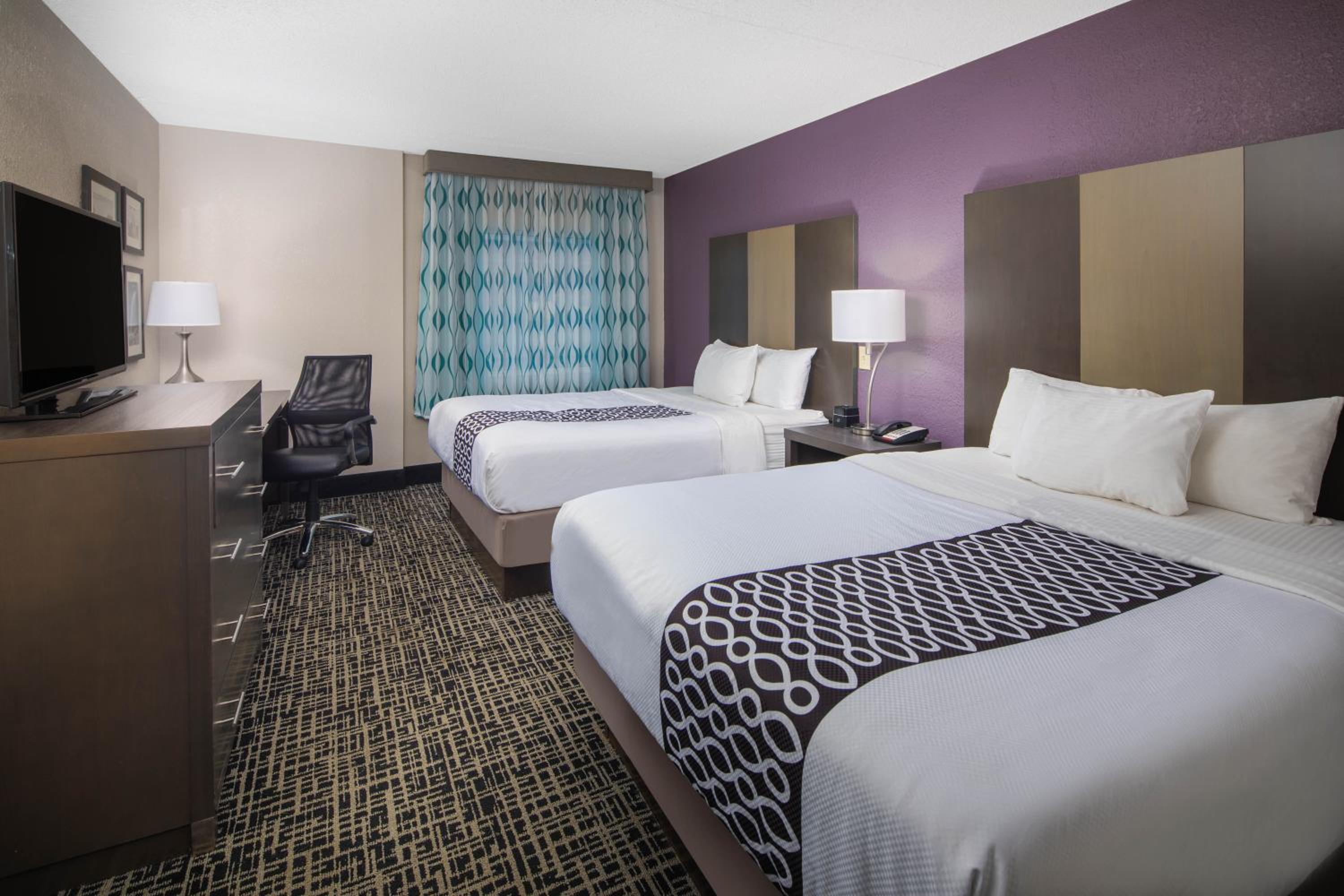 Queen Room with Two Queen Beds - Photo 10