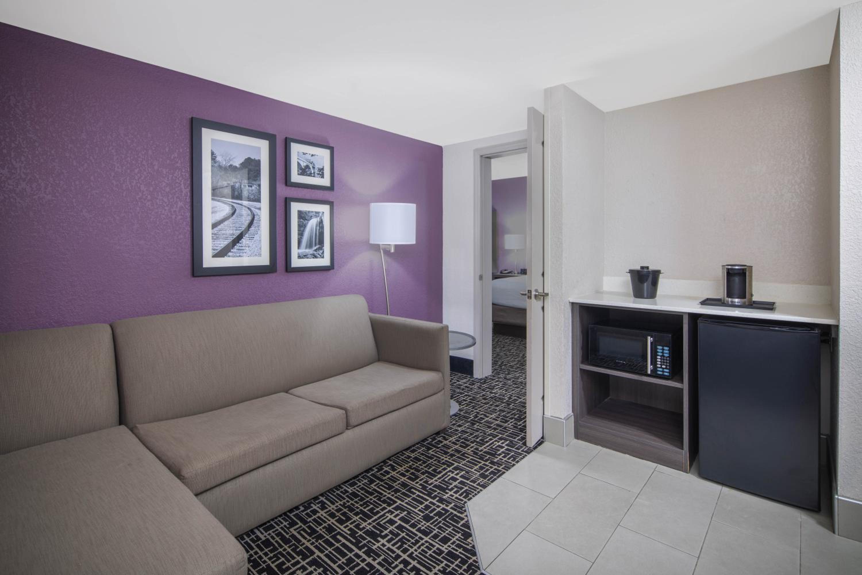 One-Bedroom King Suite - Non-Smoking - Photo 3