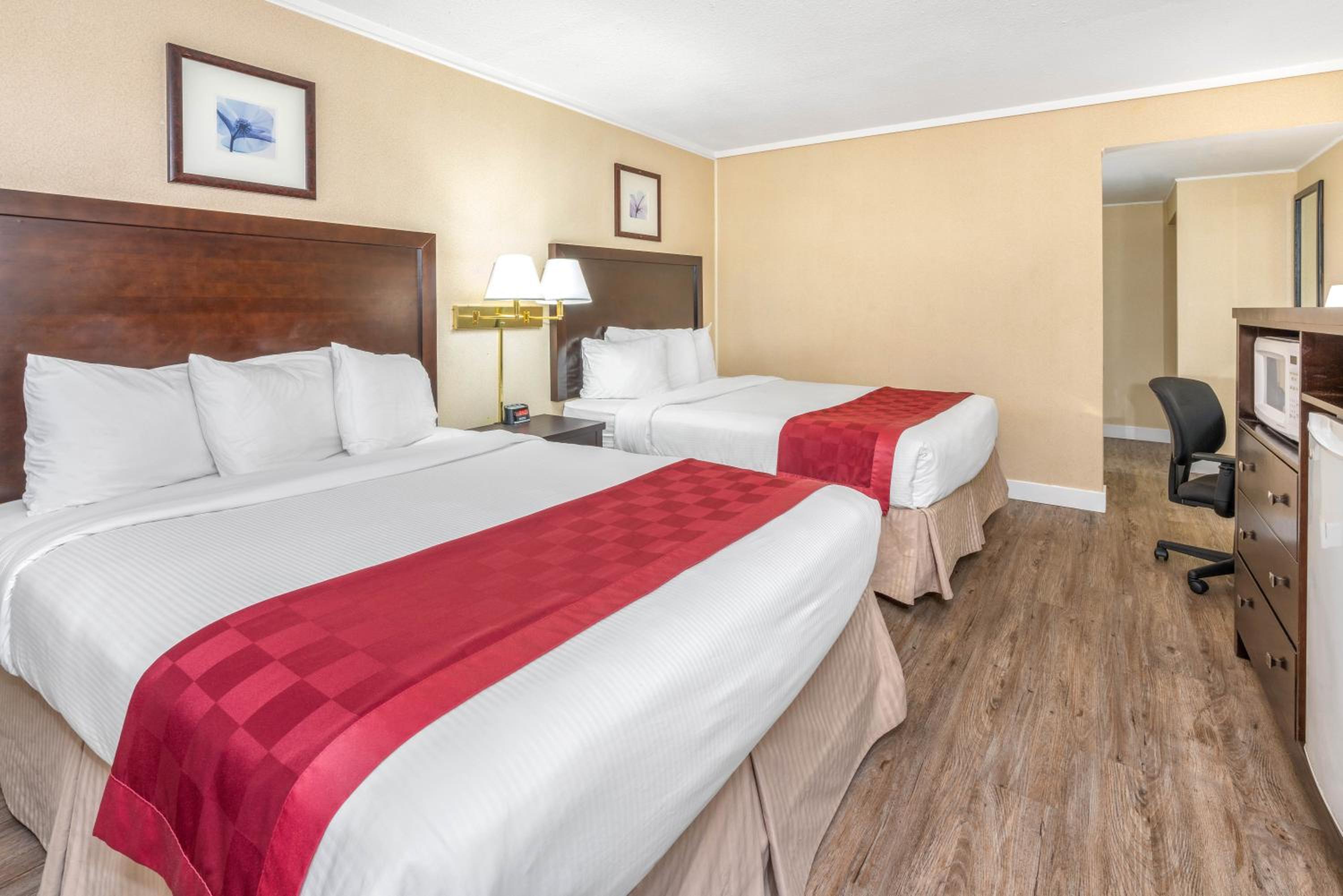 2 Double Beds Non-Smoking Room - Photo 5