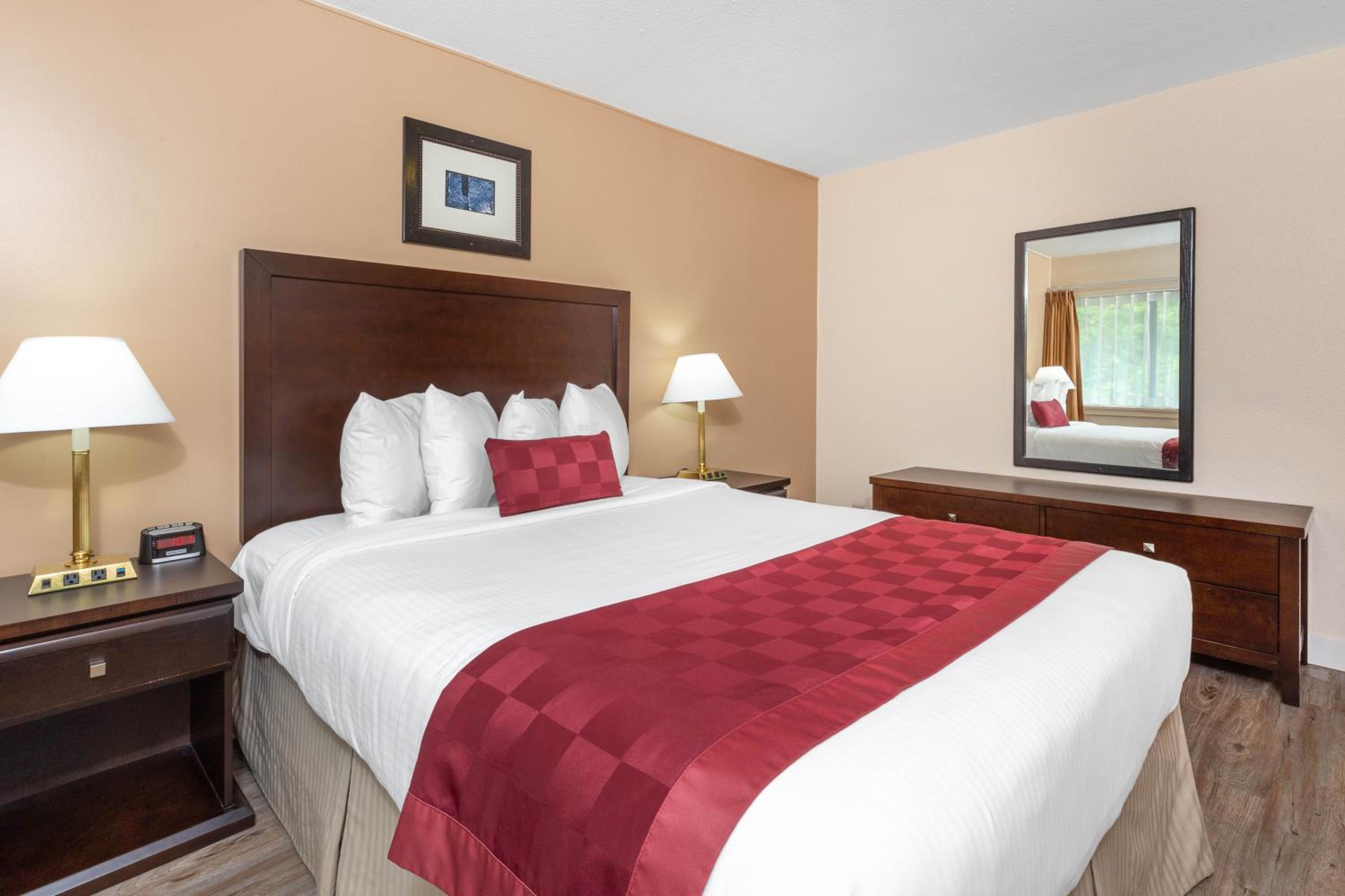 Two-Bedroom Suite with Two Queen Beds - Non-Smoking - Photo 1