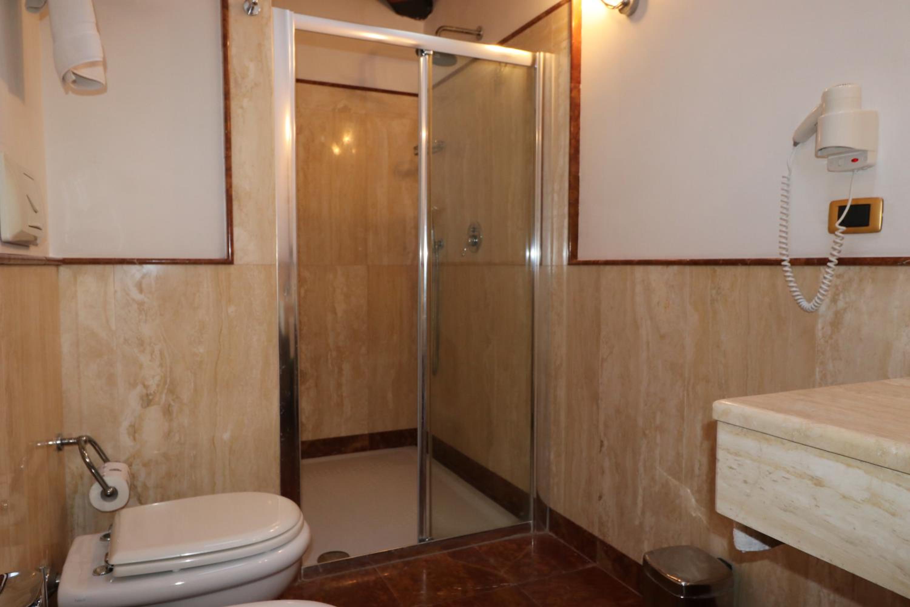 Deluxe Suite photo 3
