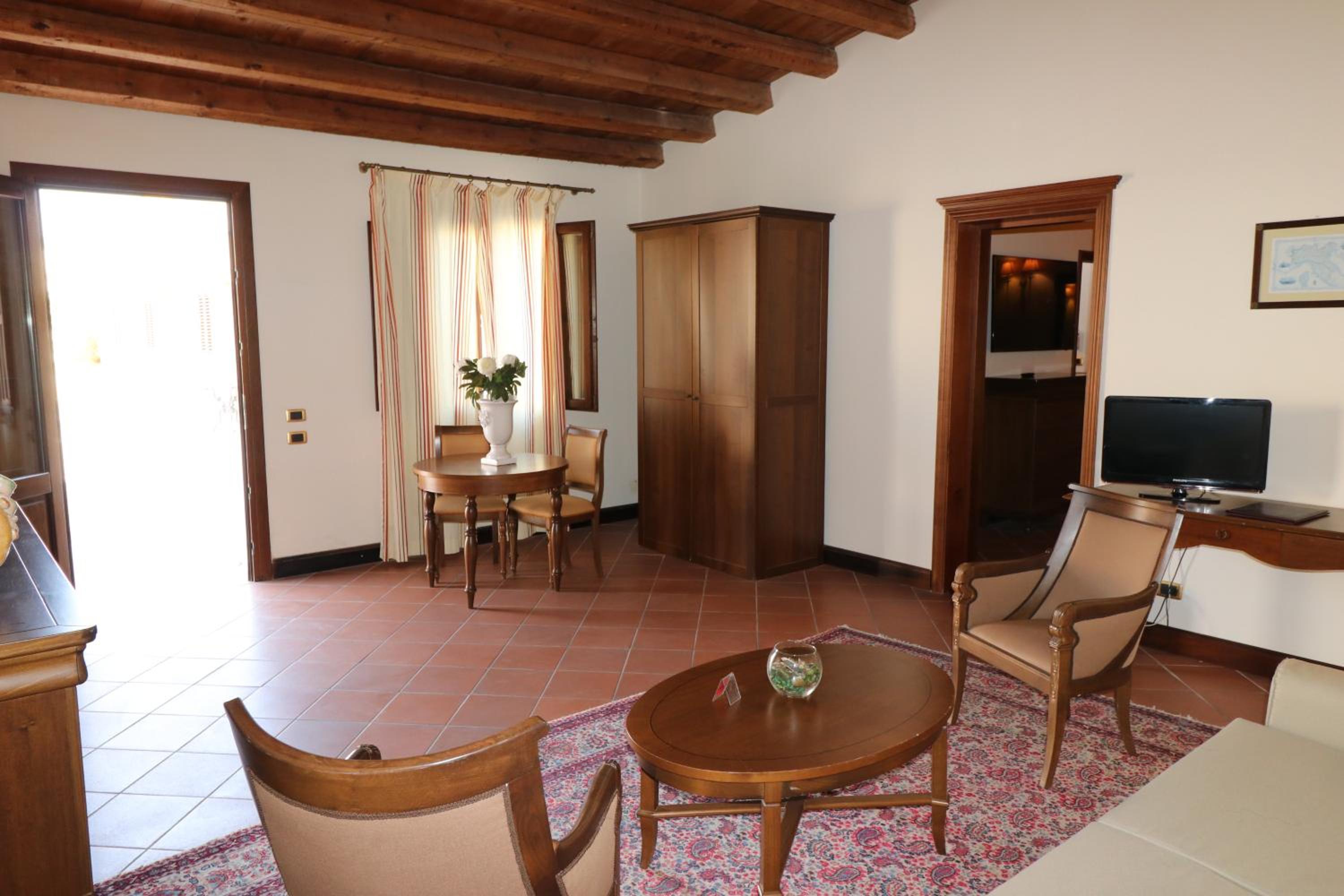 Deluxe Suite photo 2