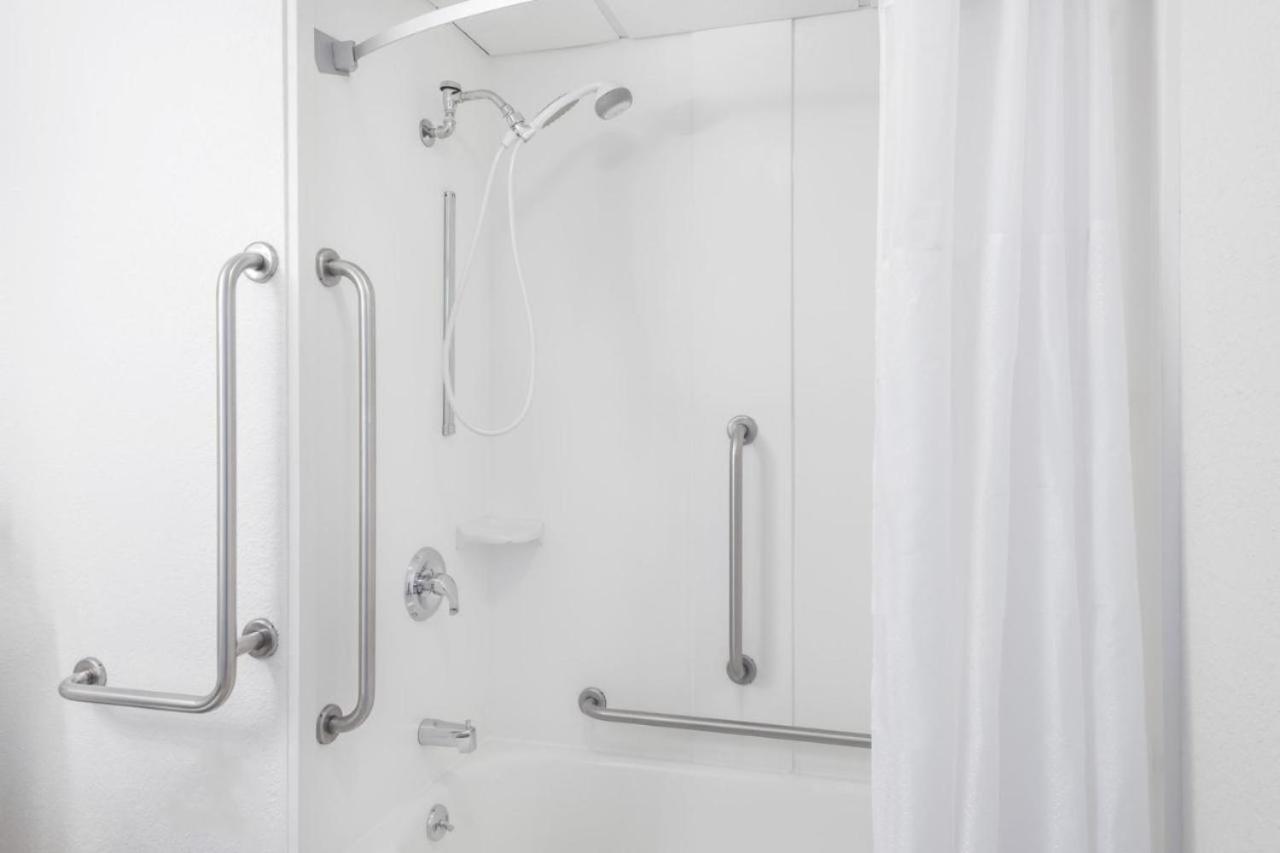 Deluxe Double Room - Mobility Access/Non-Smoking photo 2