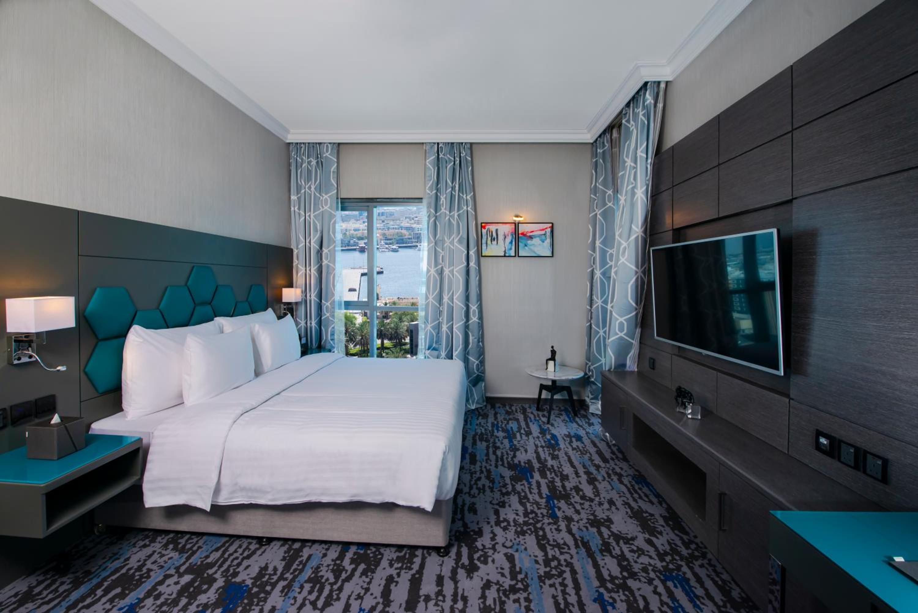 Premium King Room photo 2