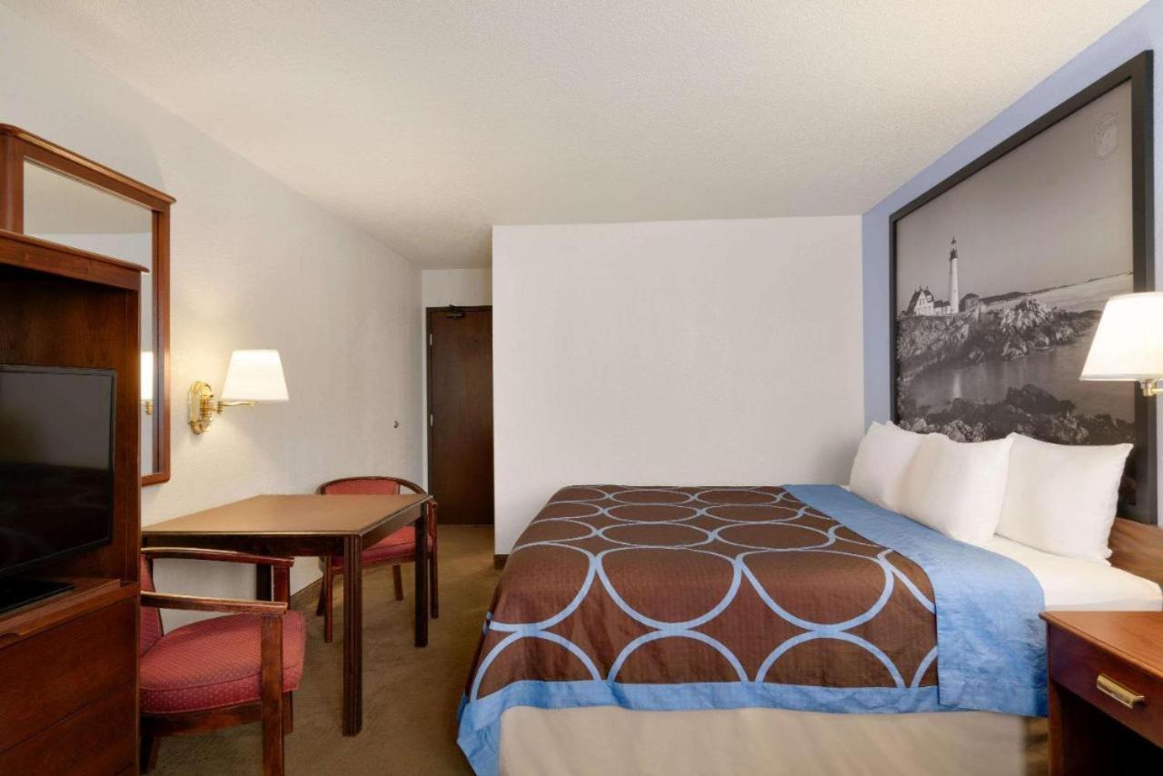 King Room - Non-Smoking photo 3