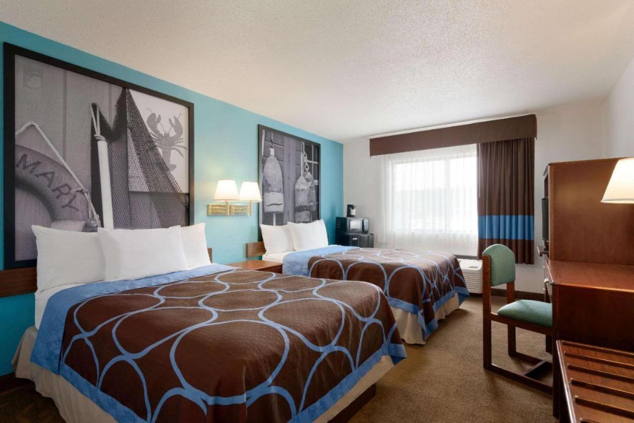 Deluxe Double Room with Two Double Beds - Non-Smoking photo 2