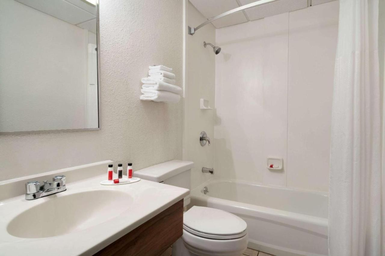 Double Room with Two Double Beds - Non-Smoking photo 3