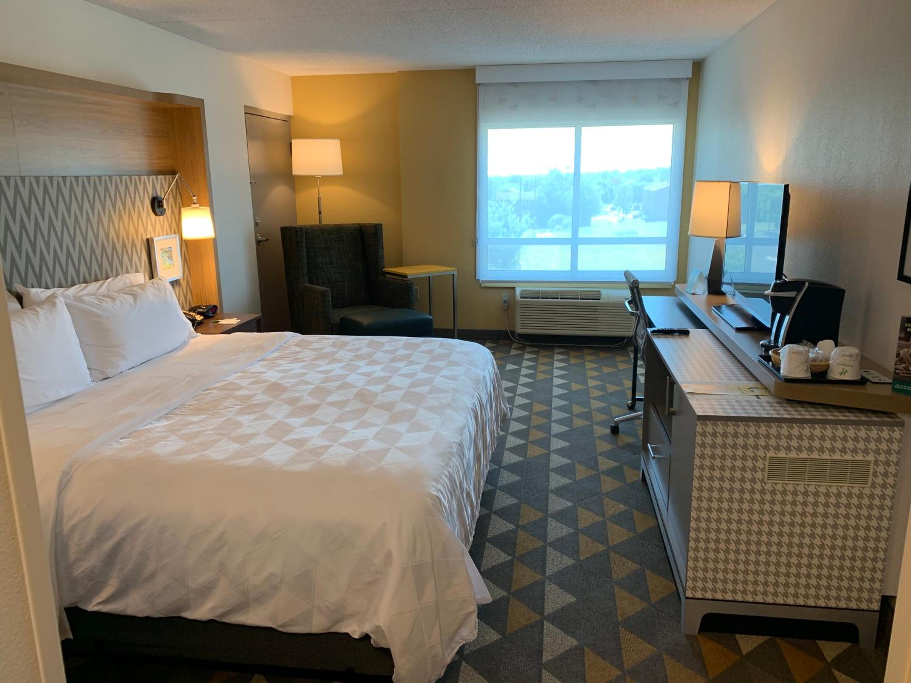 Standard King Room - Photo 3