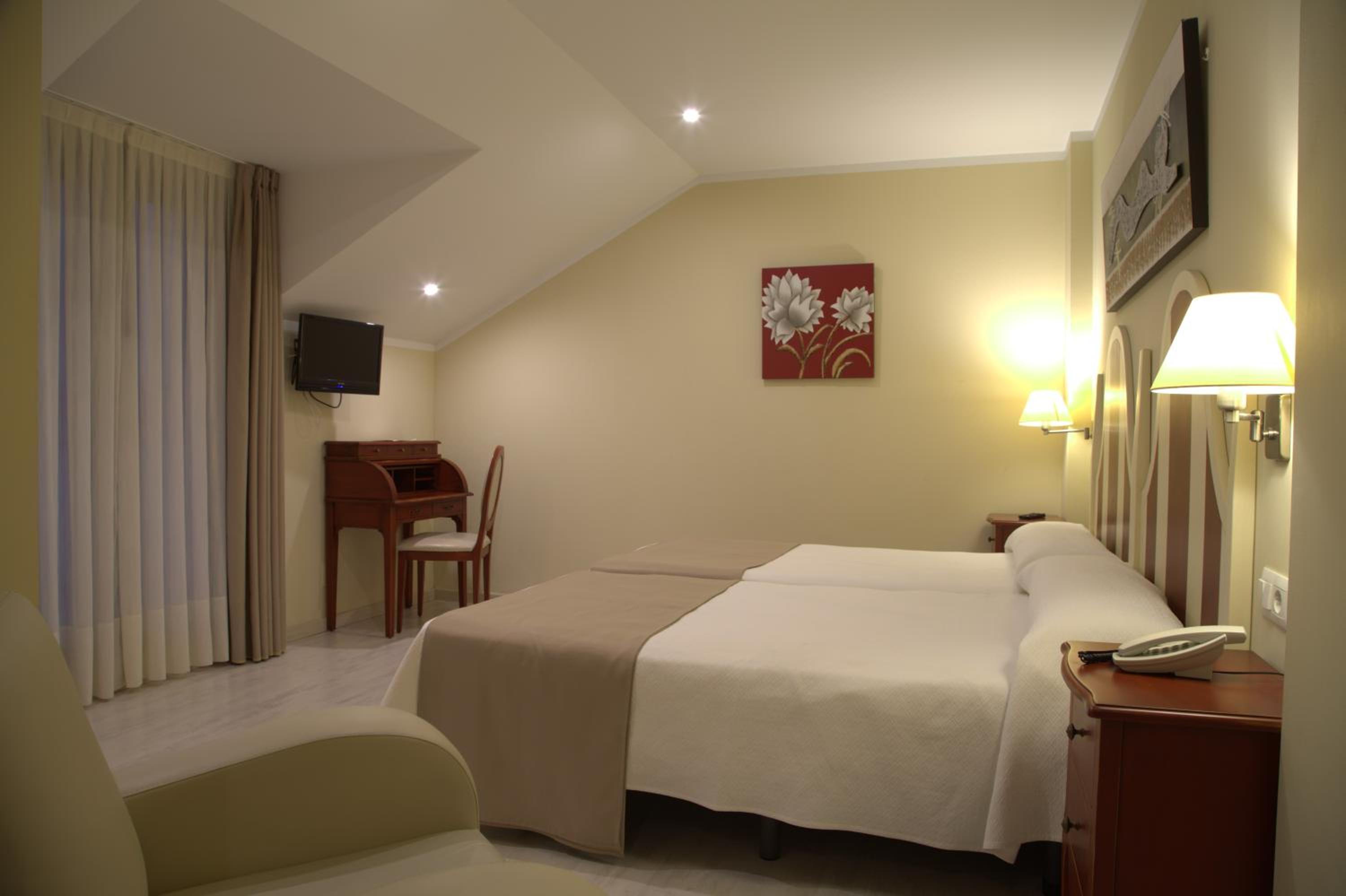 Double or Twin Room photo 2
