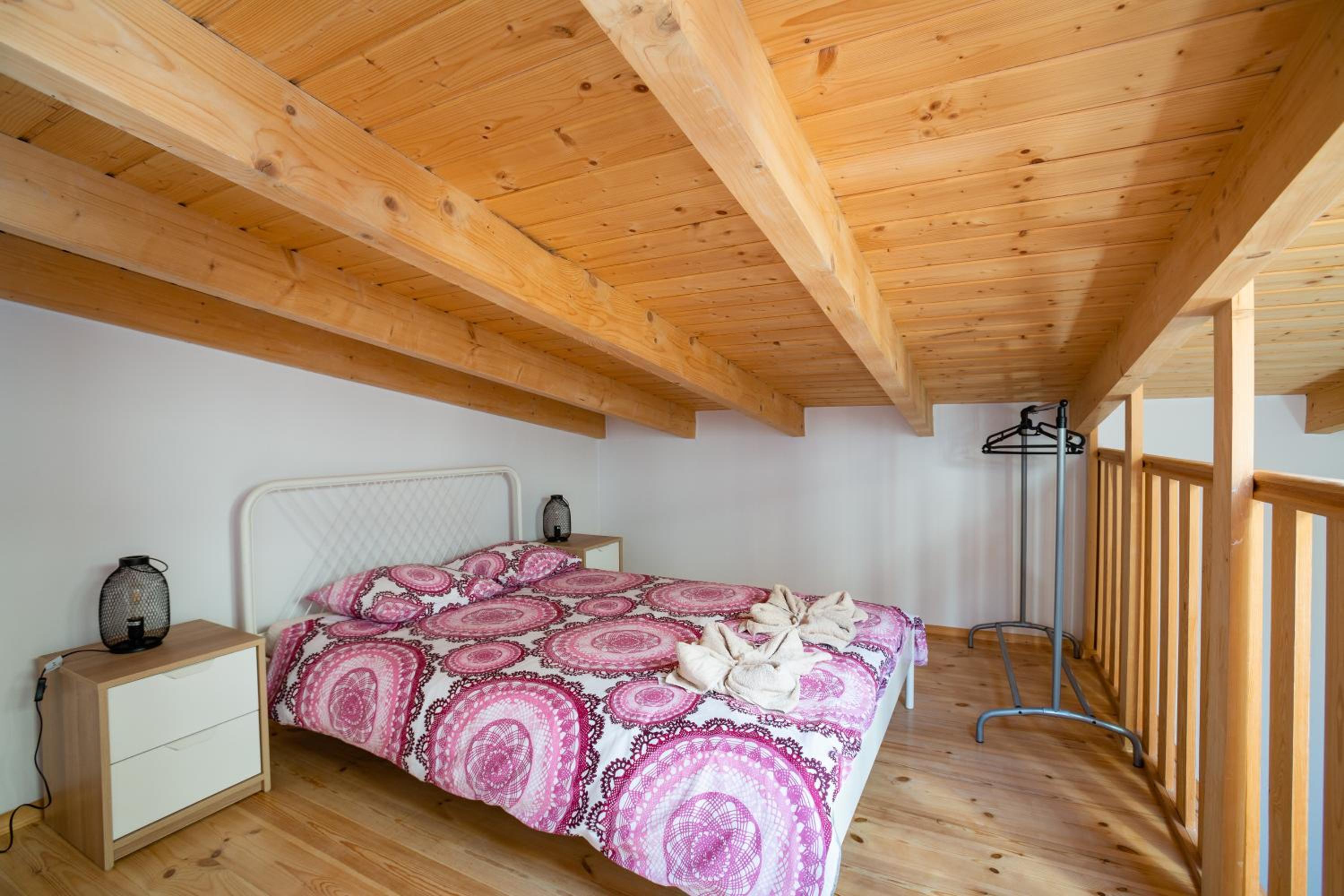 One-Bedroom House - Split Level photo 1