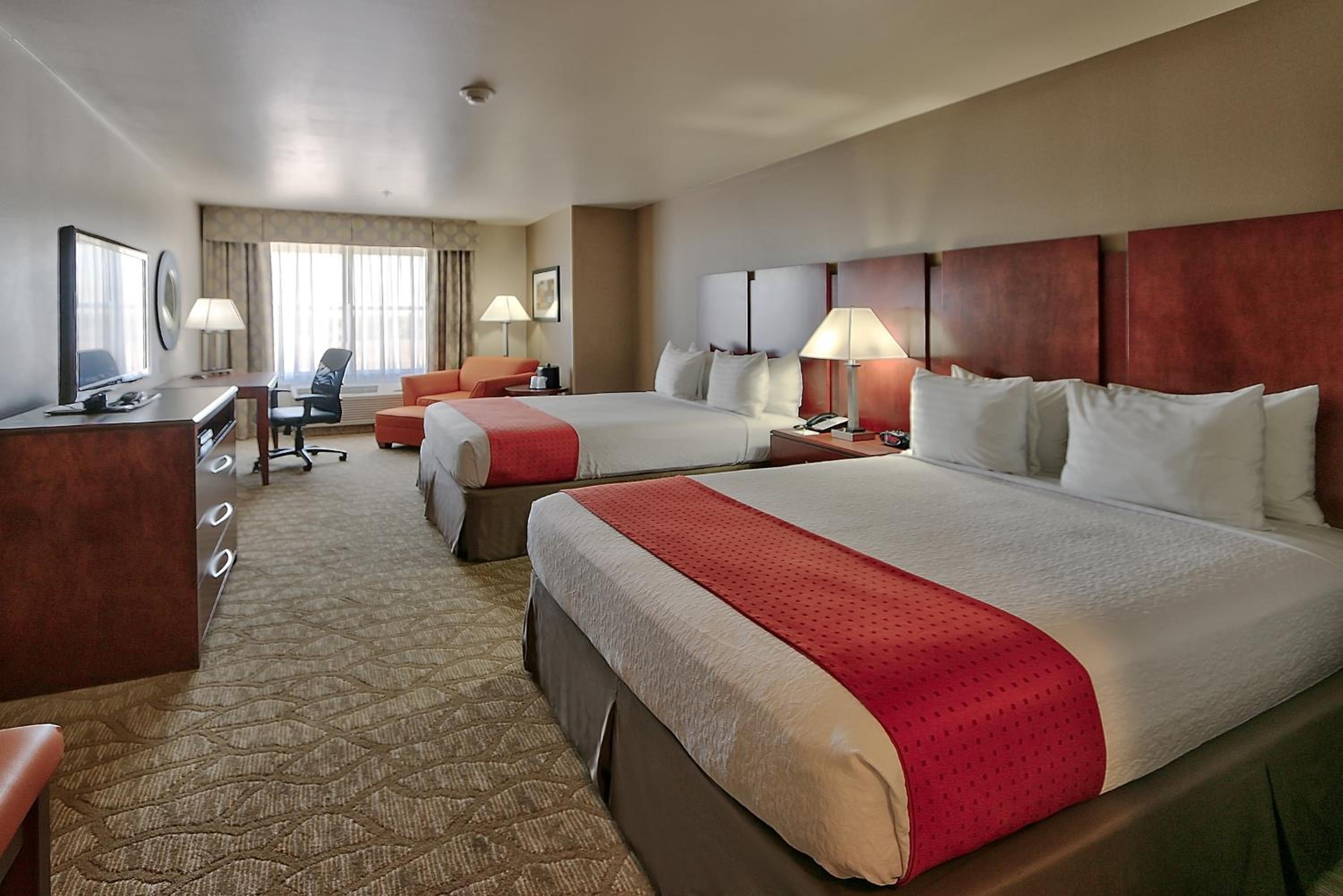 Queen Suite with Two Queen Beds and Mobility Accessible Tub - Non-Smoking