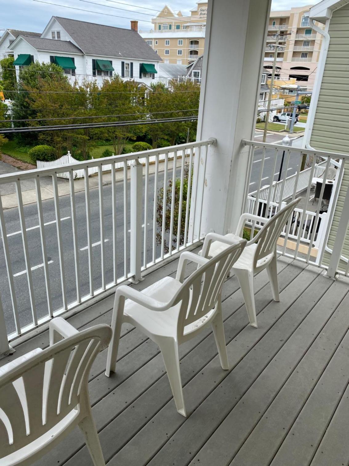 Apartment with Balcony - Photo 8