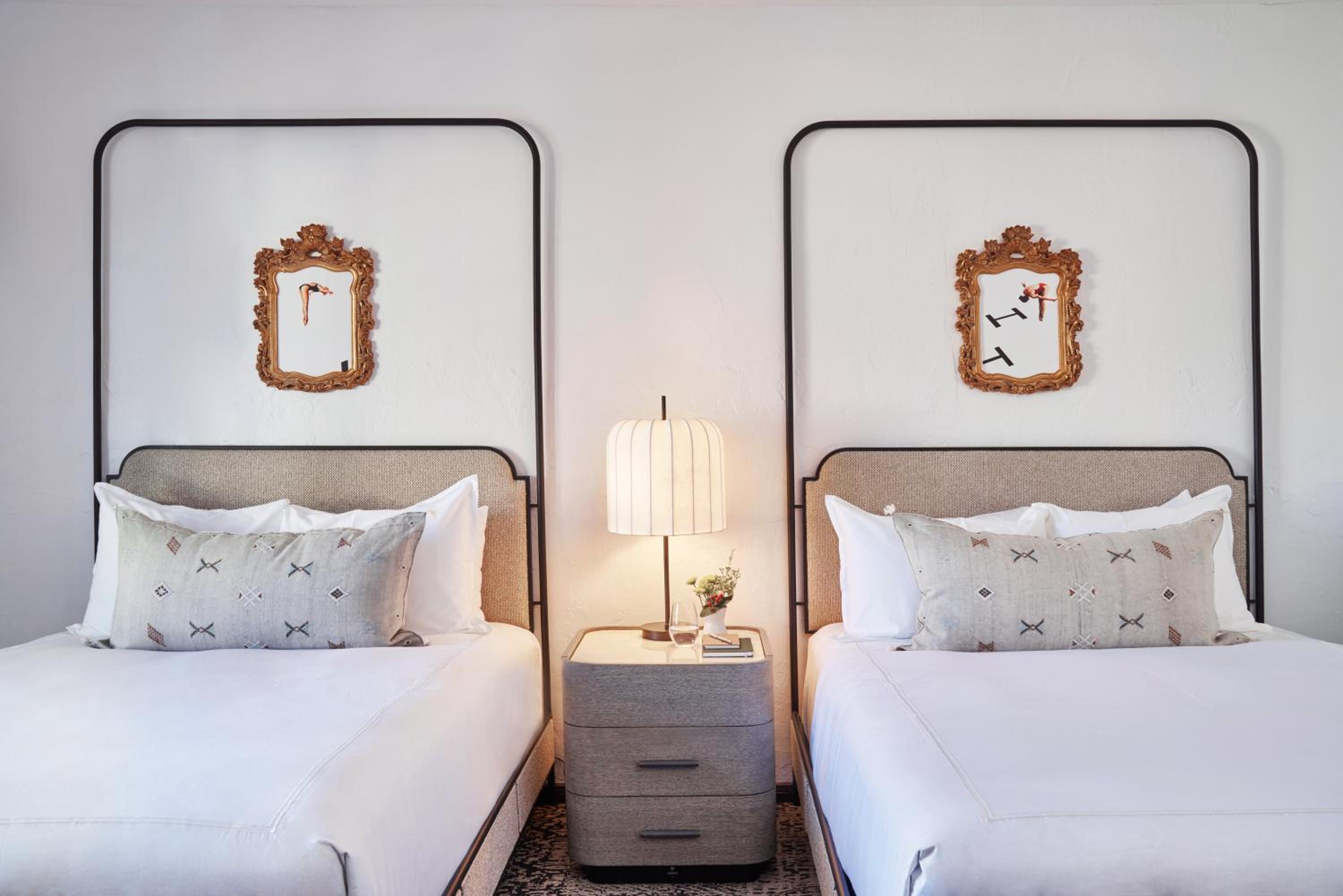 Deluxe Queen Room with Two Queen Beds - Photo 6