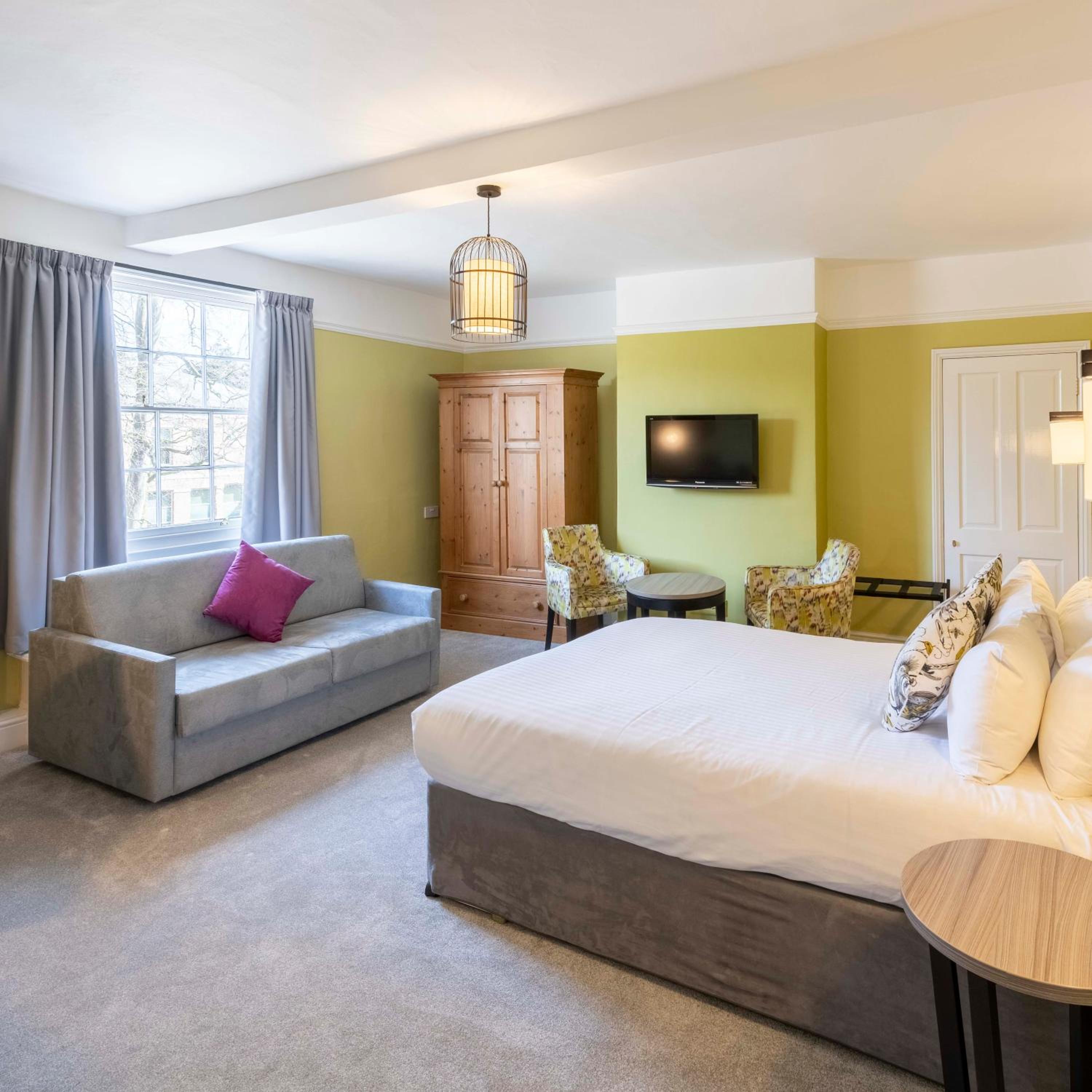 King Studio with Sofa Bed