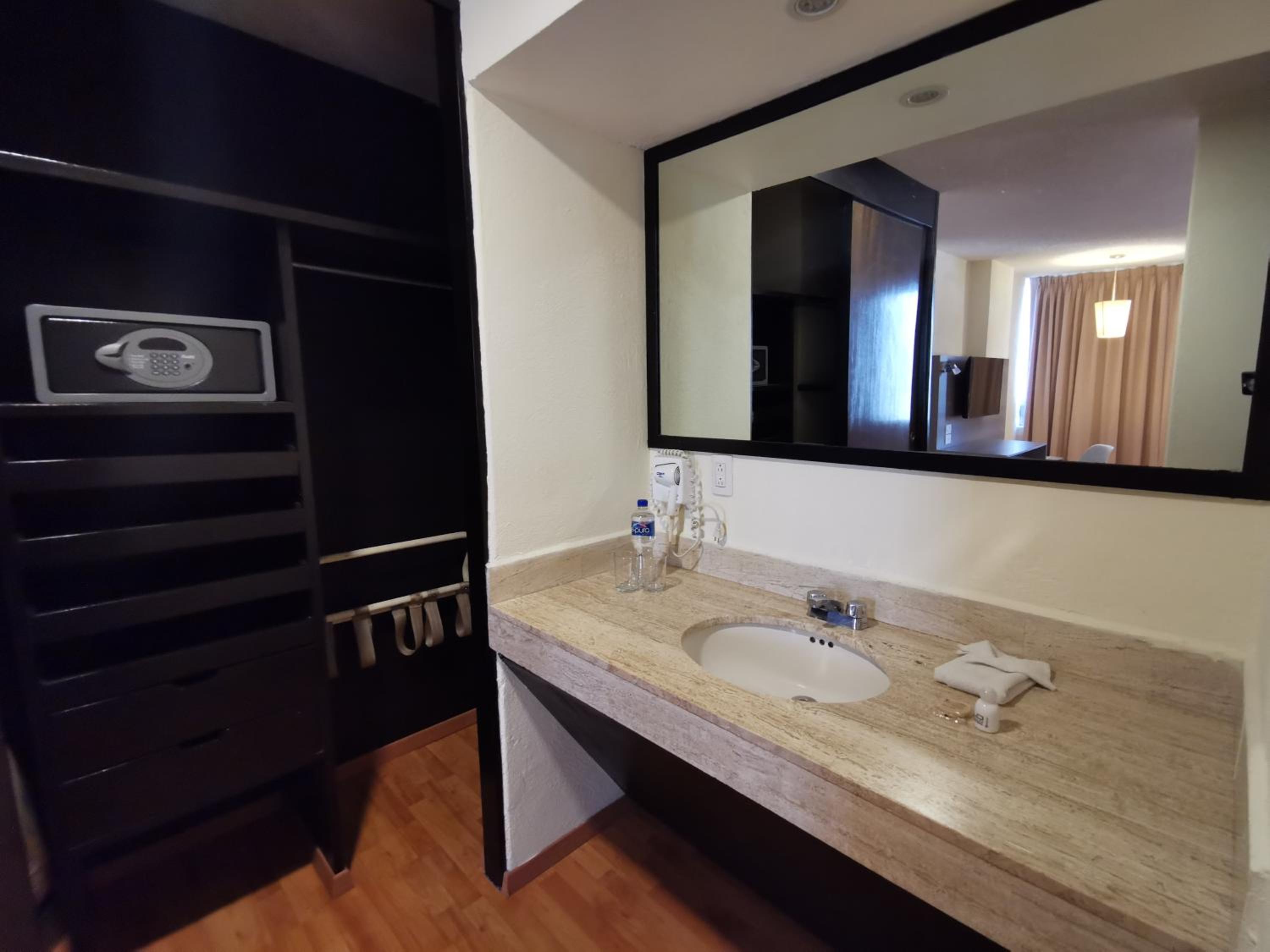Standard Double Room with Two Double Beds photo 3
