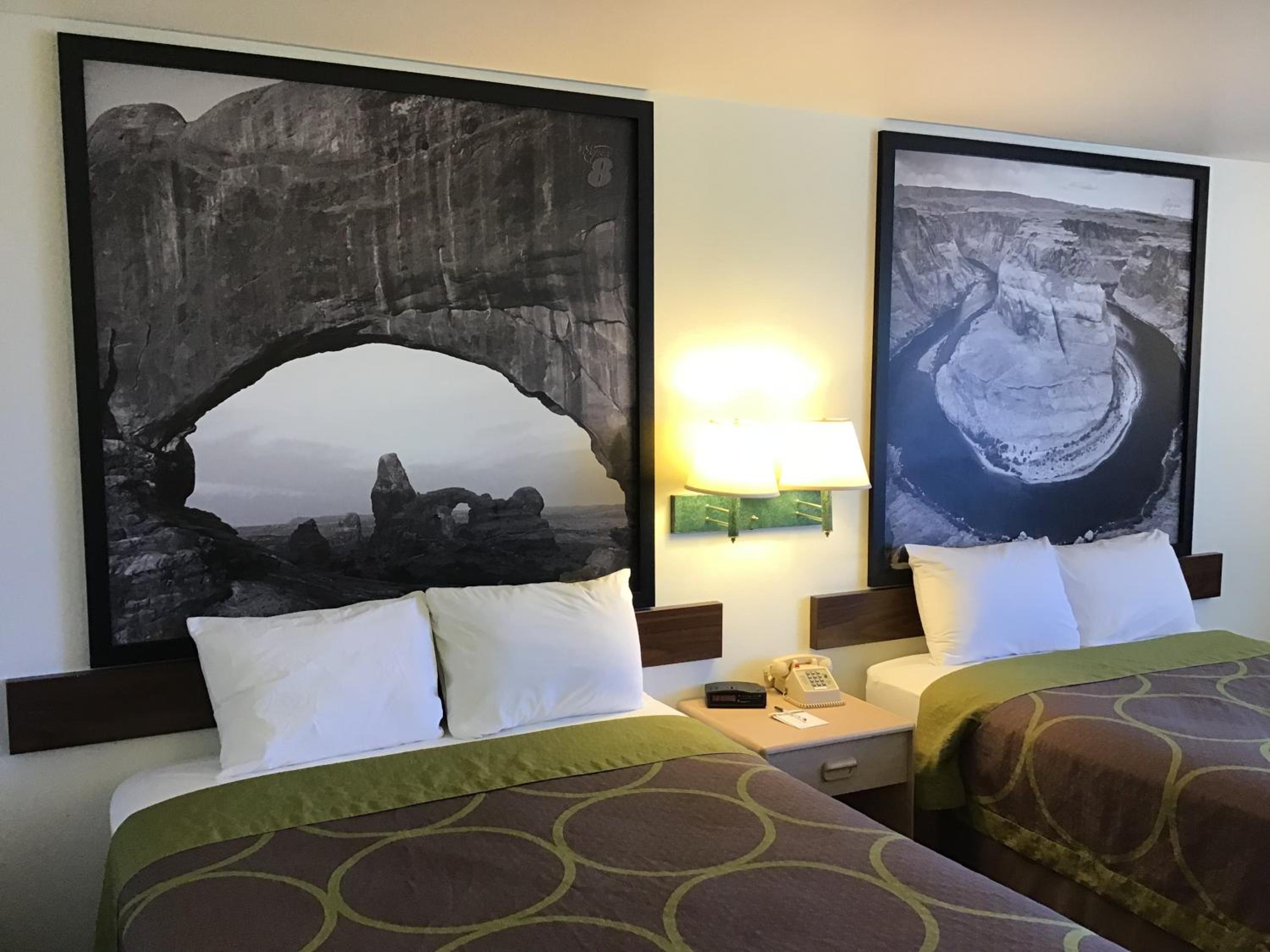 Queen Room with Two Queen Beds - Non-Smoking photo 2